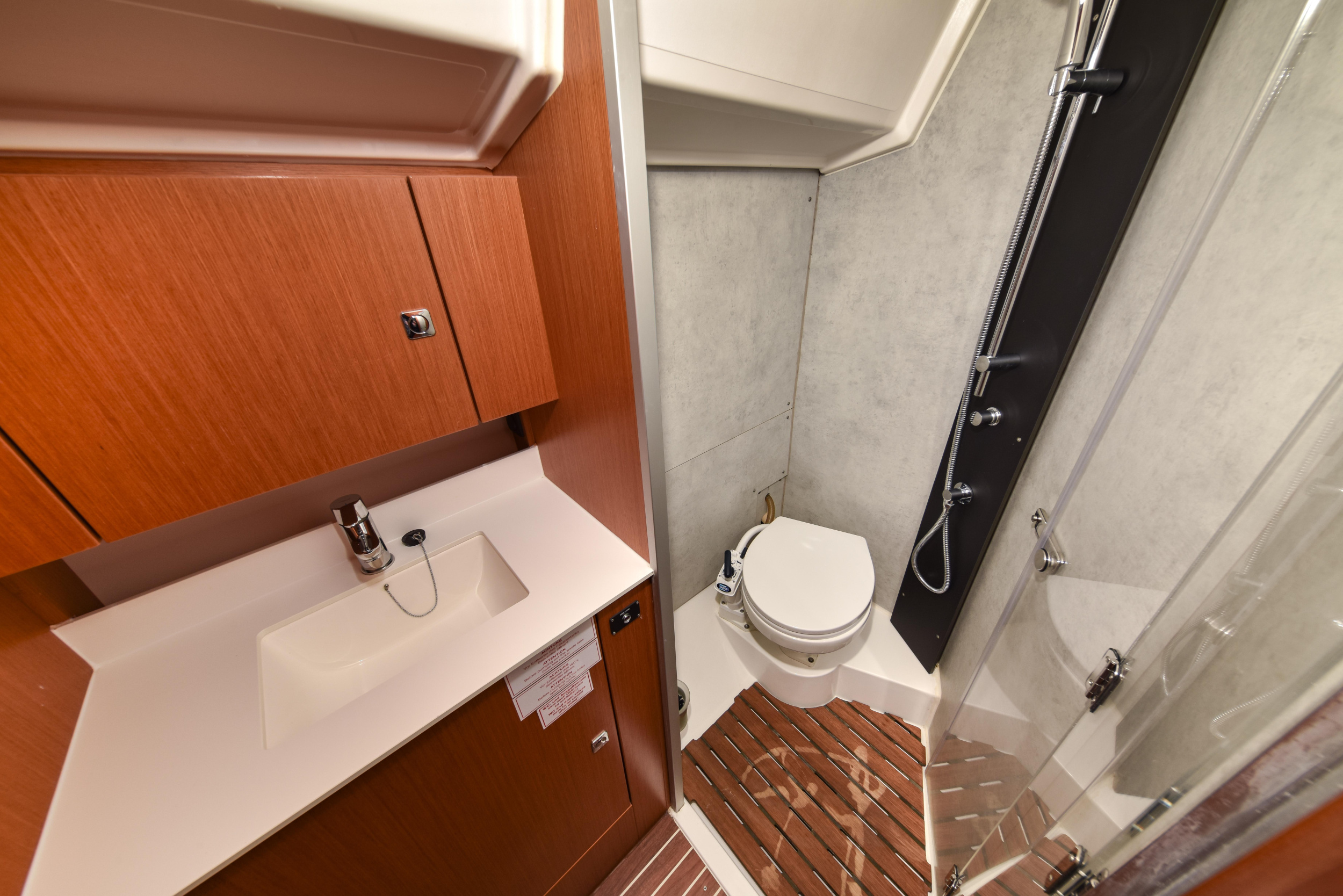 Bavaria C42 — photo 33