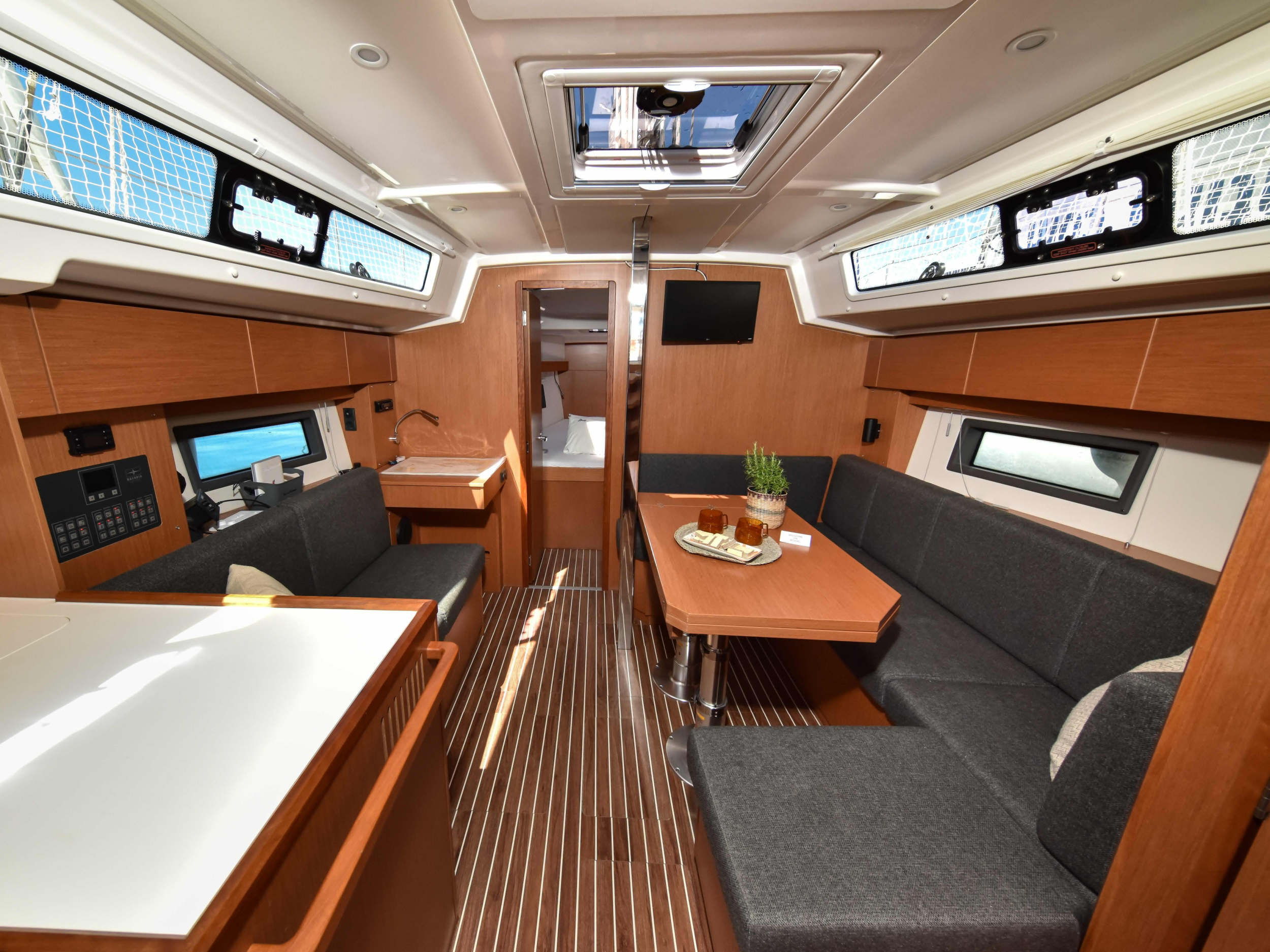 Bavaria C38 — photo 25