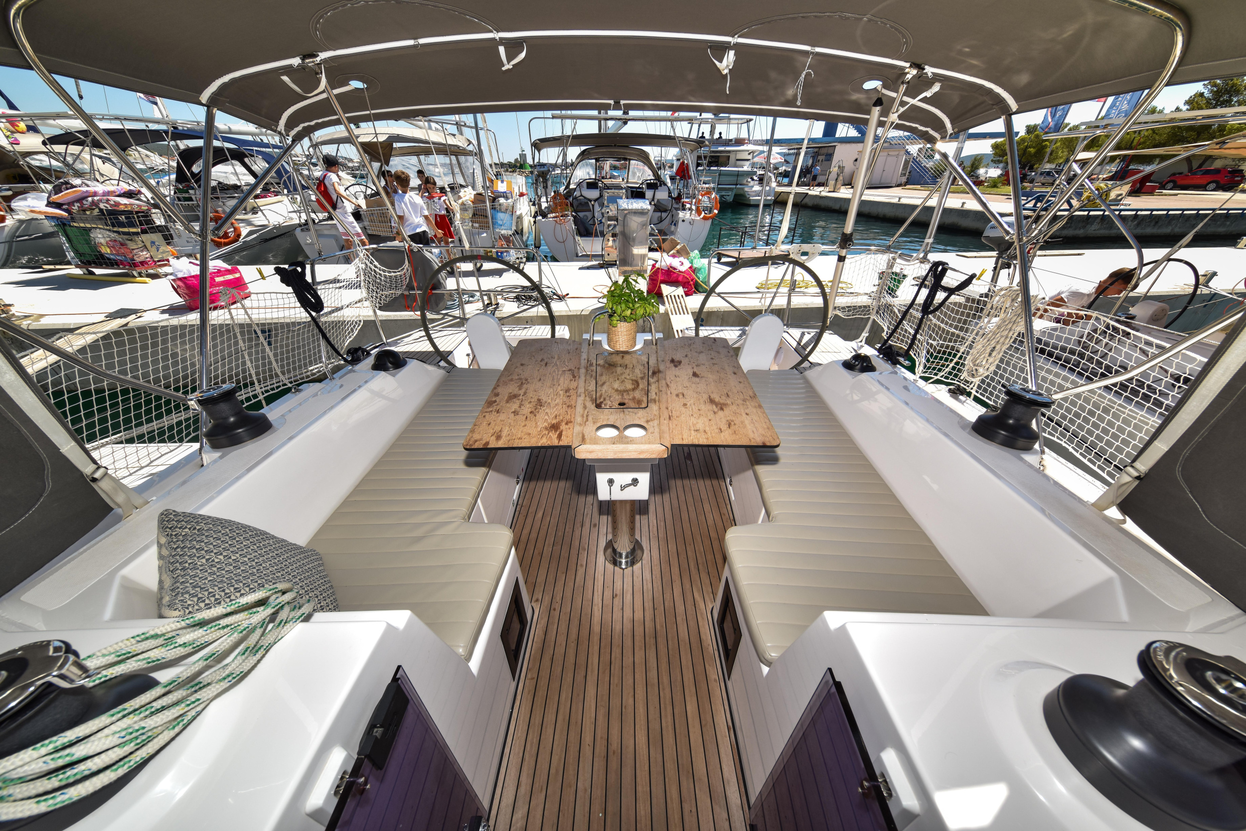 Bavaria C38 — photo 13