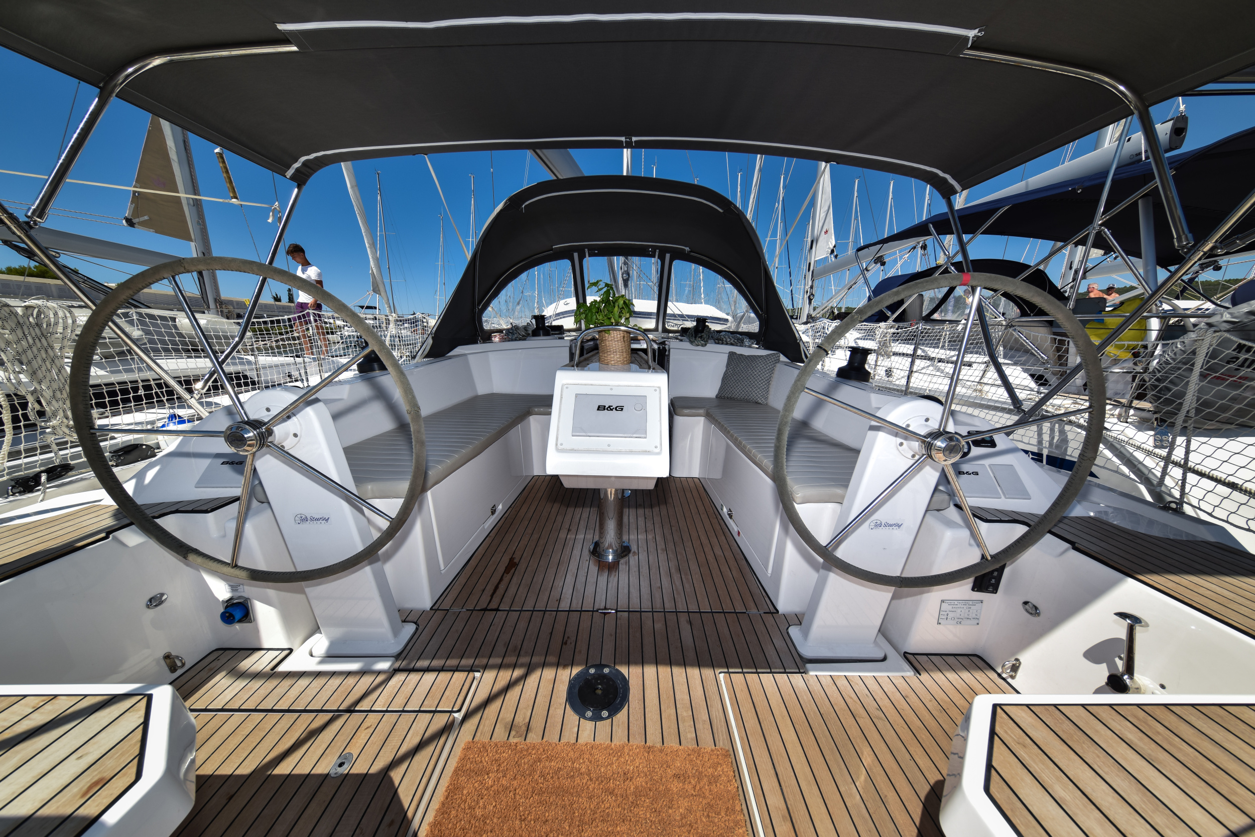 Bavaria C38 — photo 17