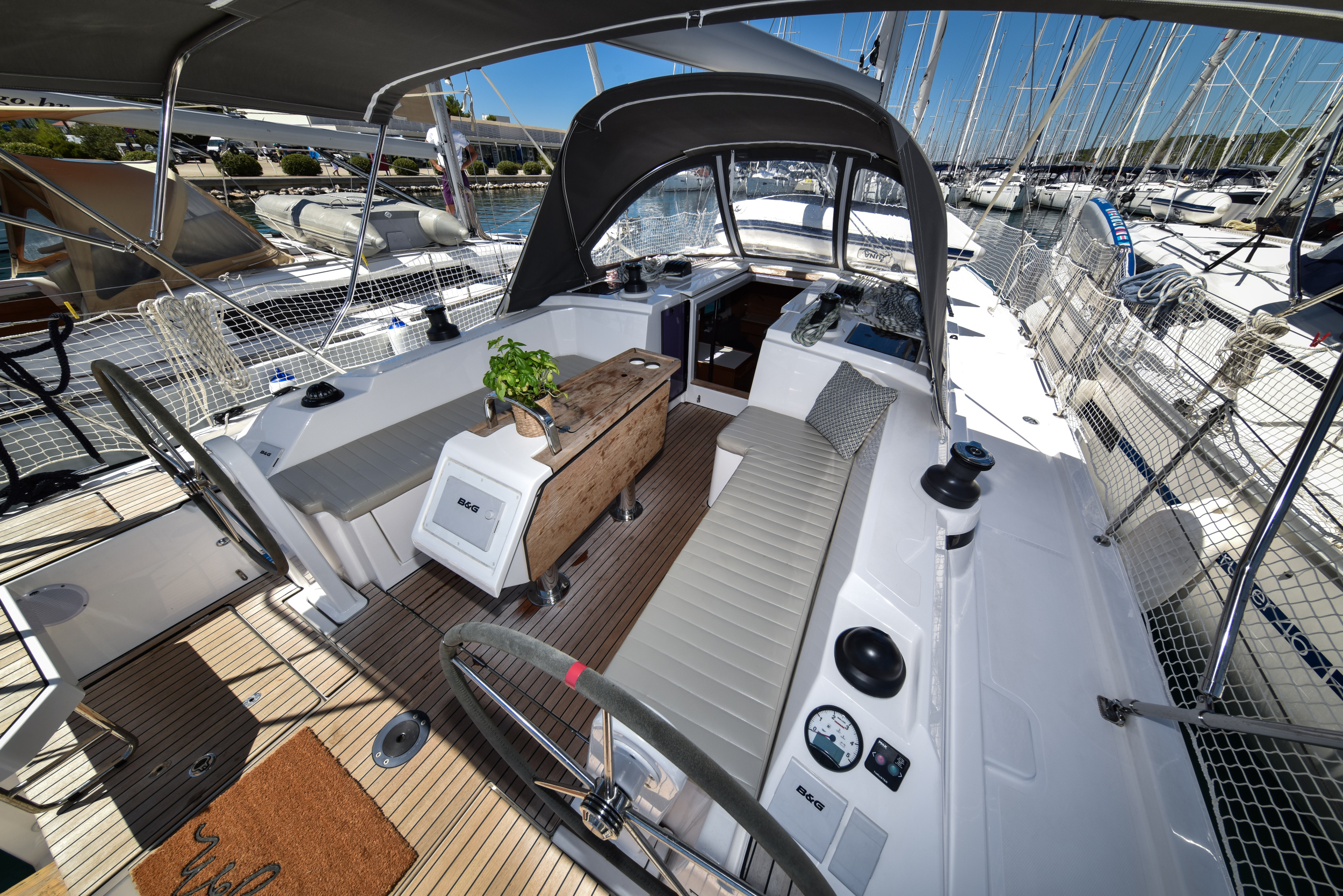 Bavaria C38 — photo 8