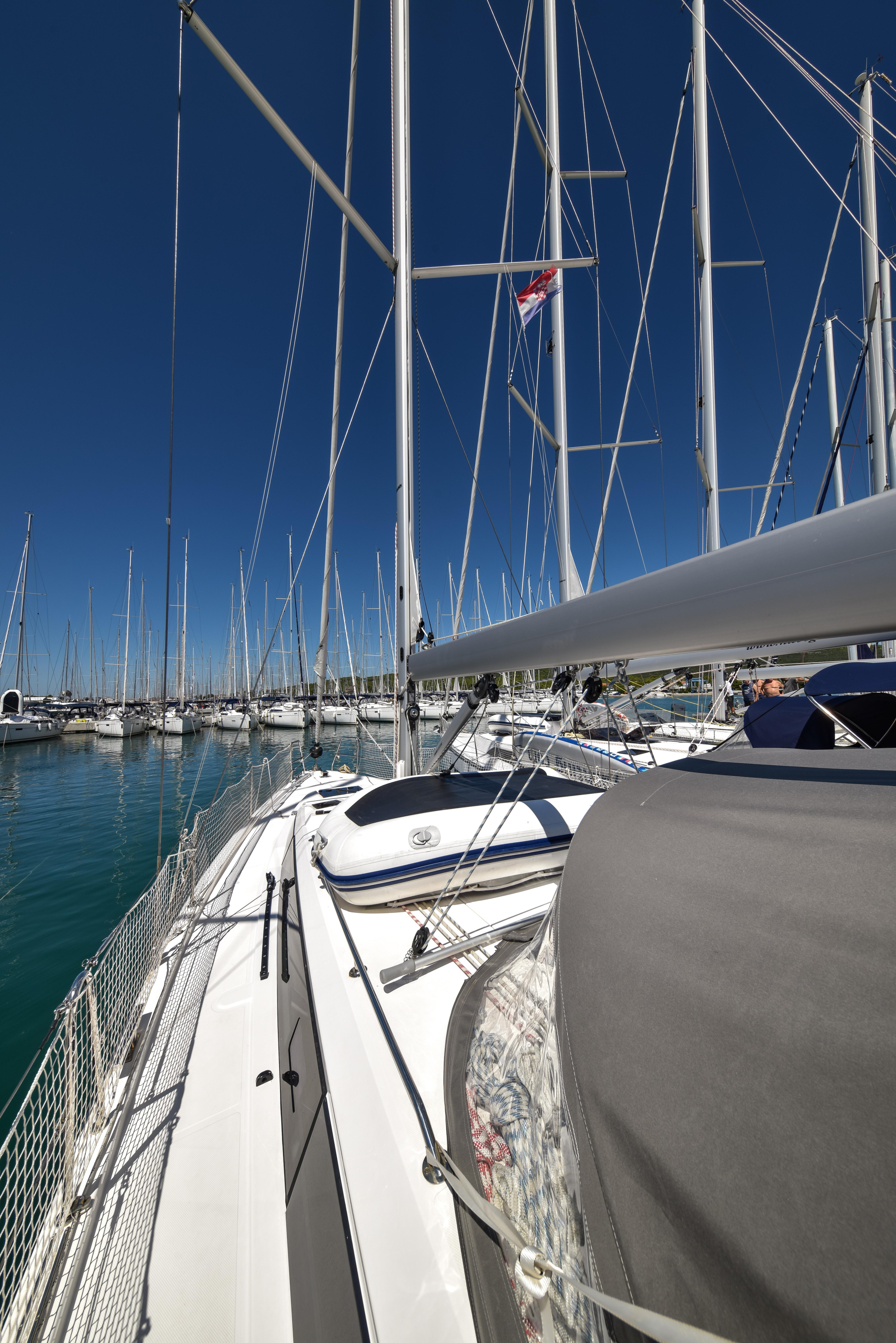 Bavaria C38 — photo 26
