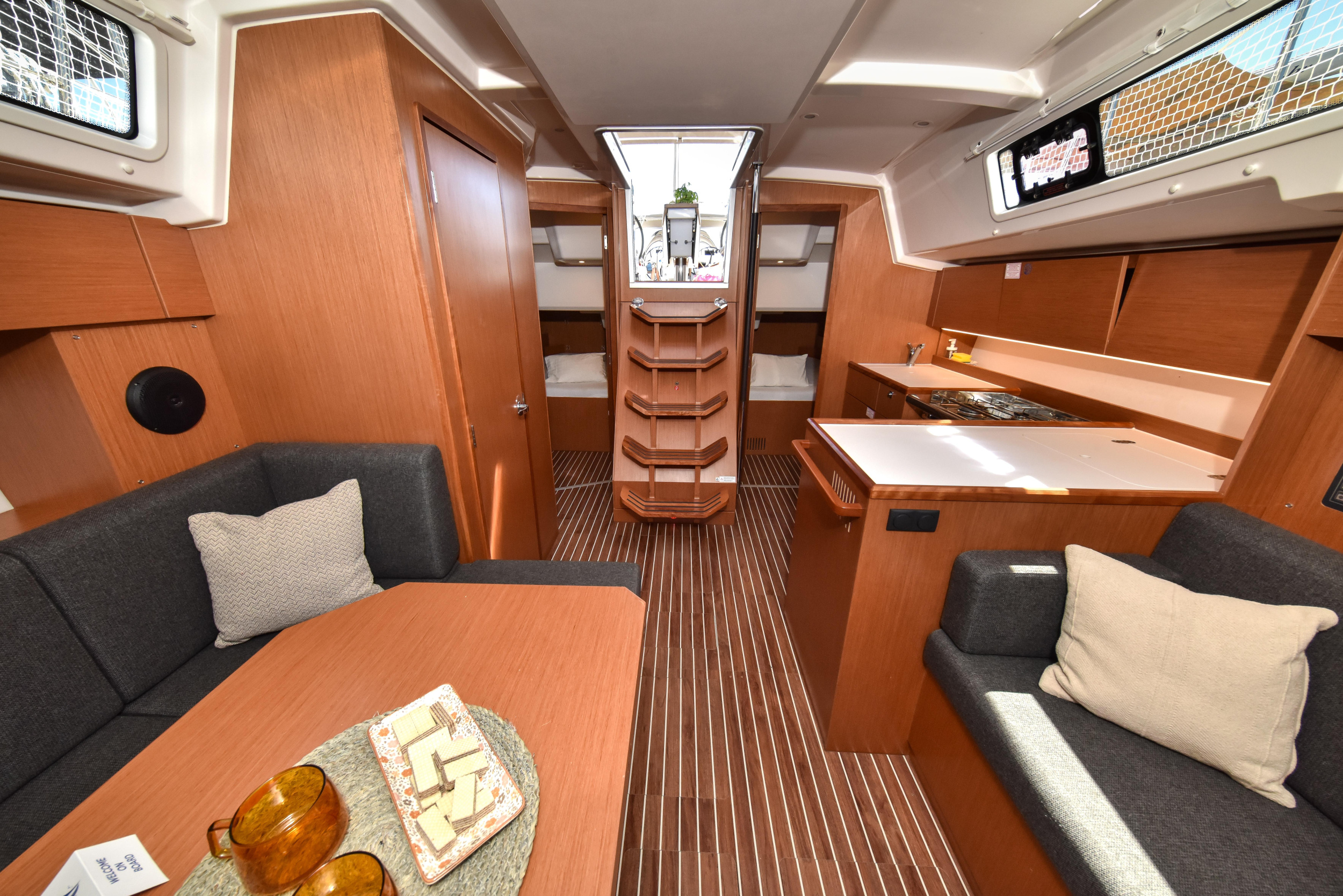 Bavaria C38 — photo 28
