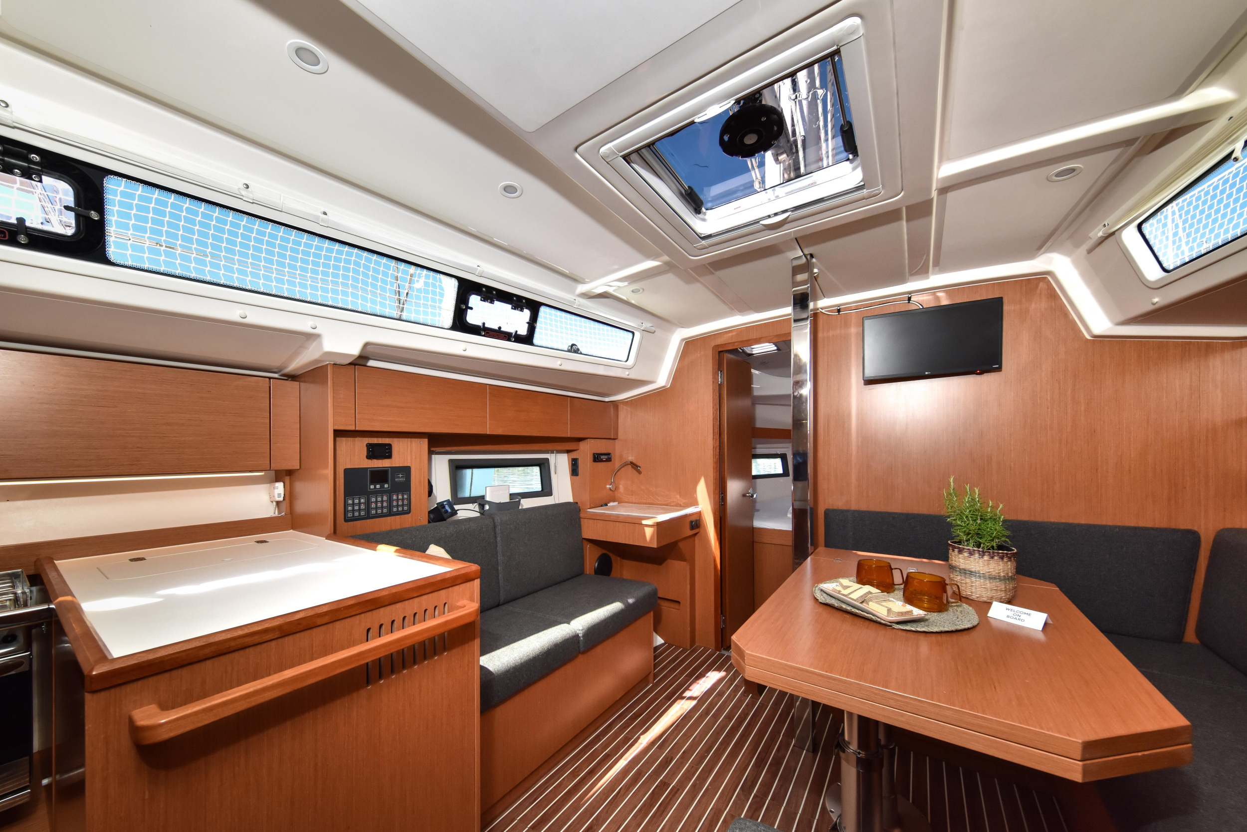 Bavaria C38 — photo 16