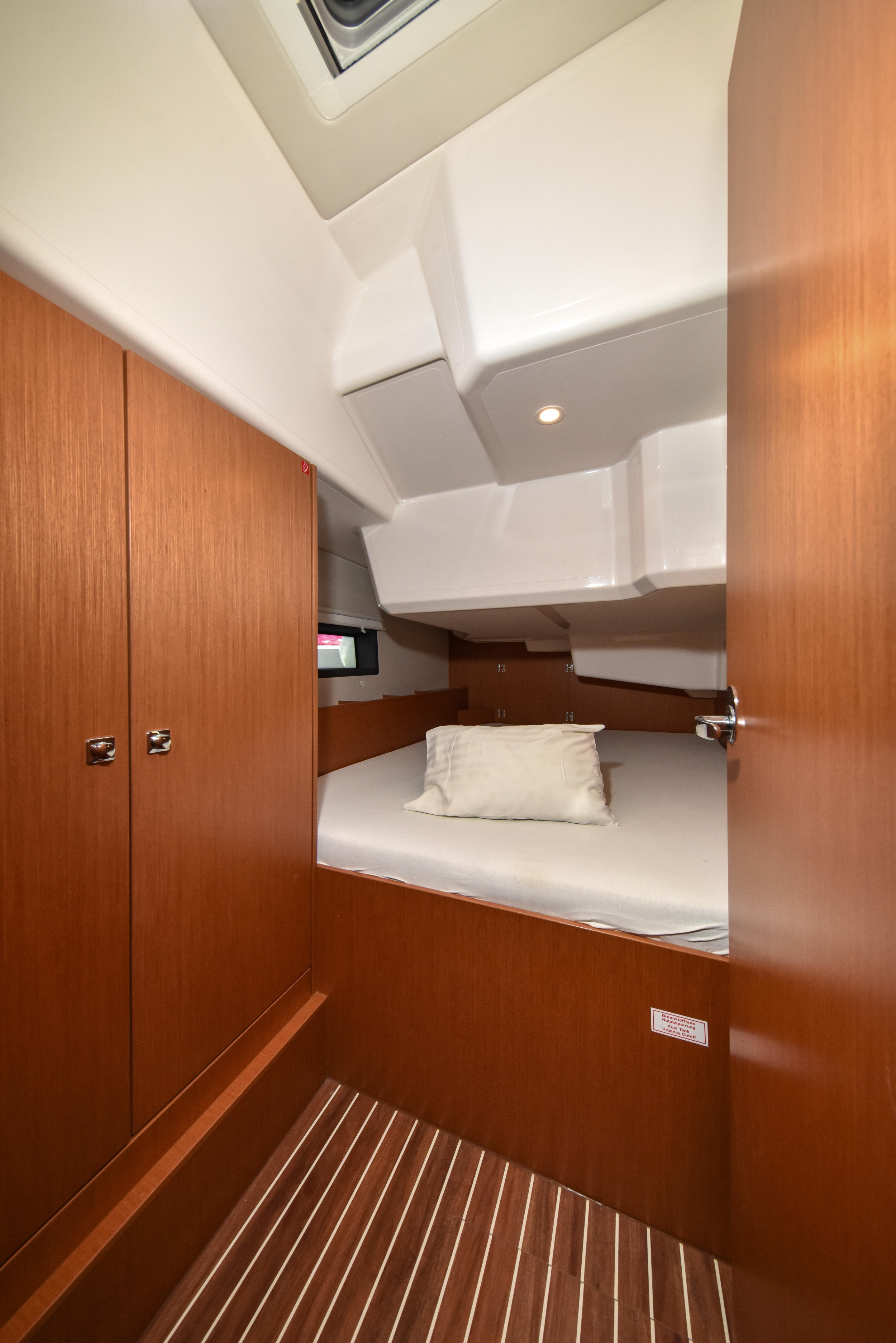Bavaria C38 — photo 12