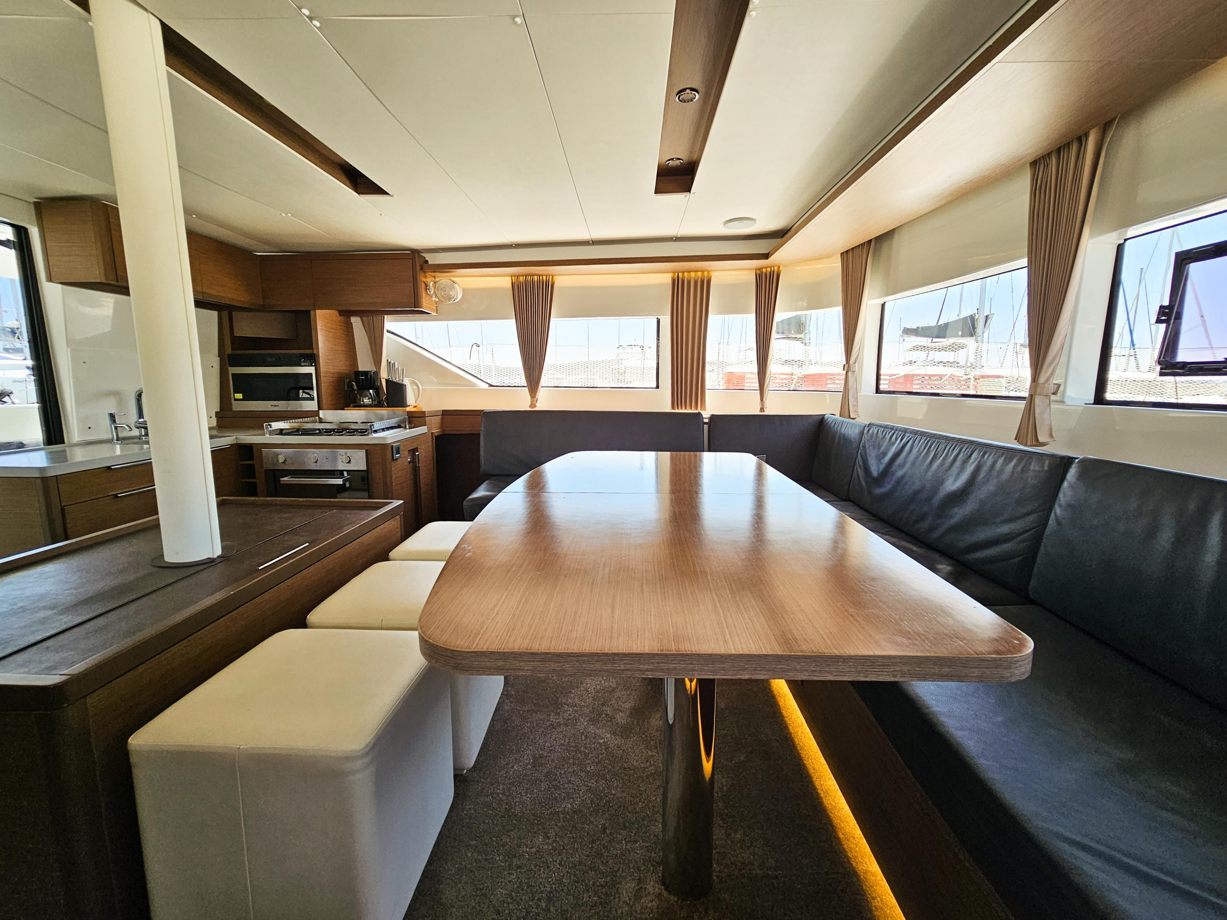 Lagoon 50 Fly — photo 4