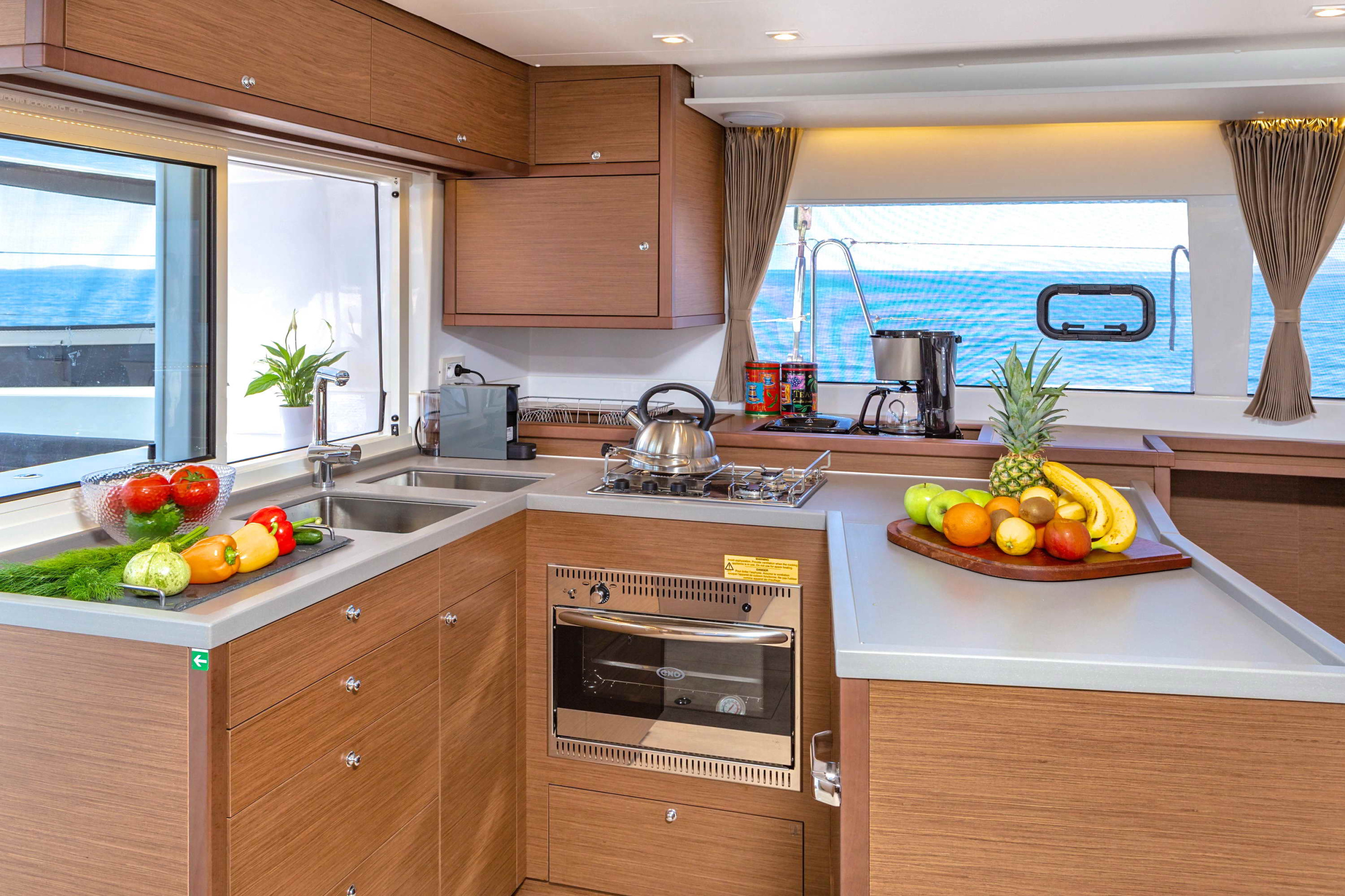 Lagoon 450 Flybridge — photo 10