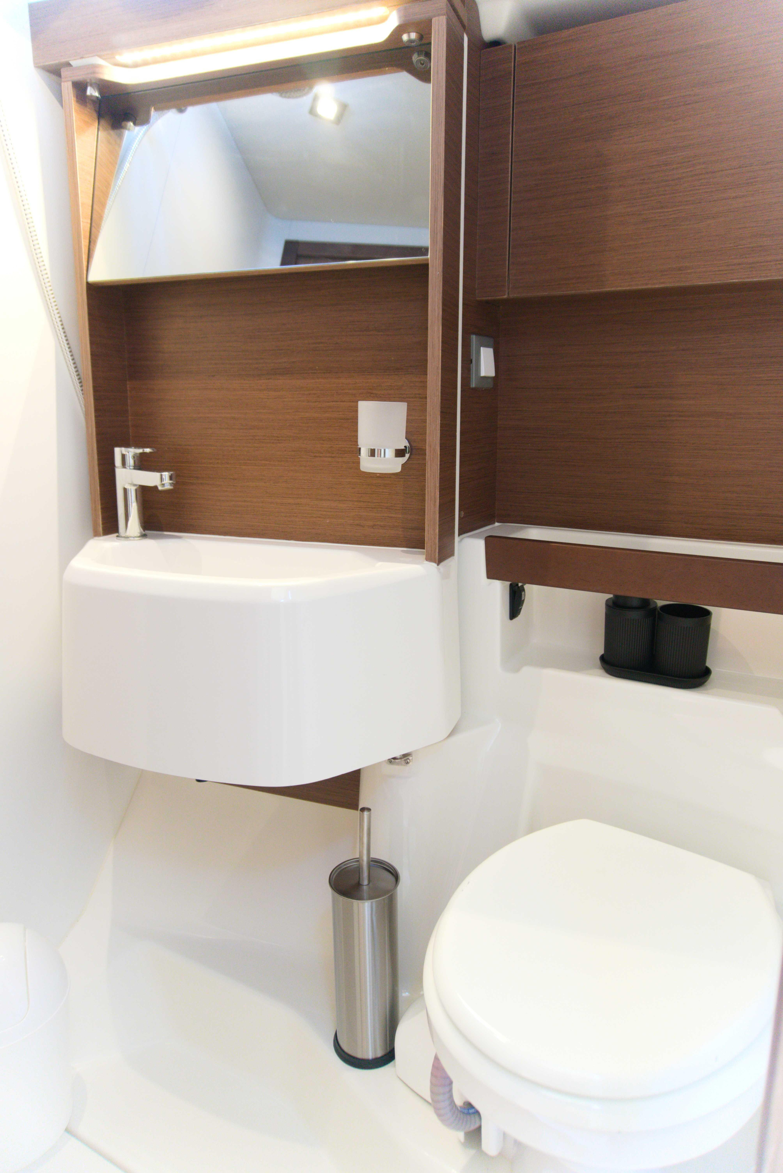 Oceanis 51.1 — photo 11