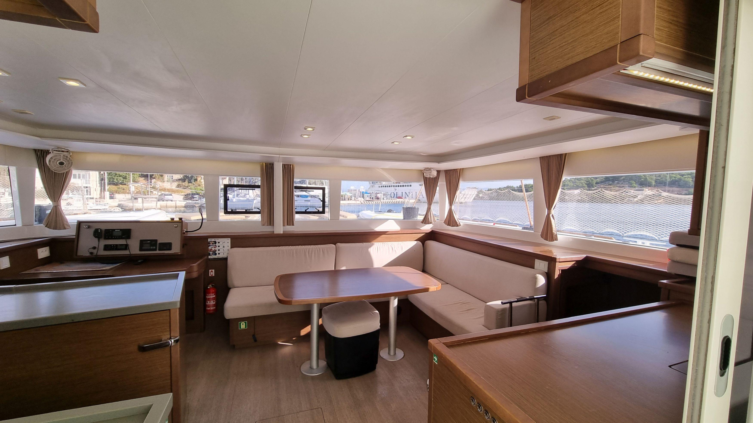 Lagoon 450F — photo 16