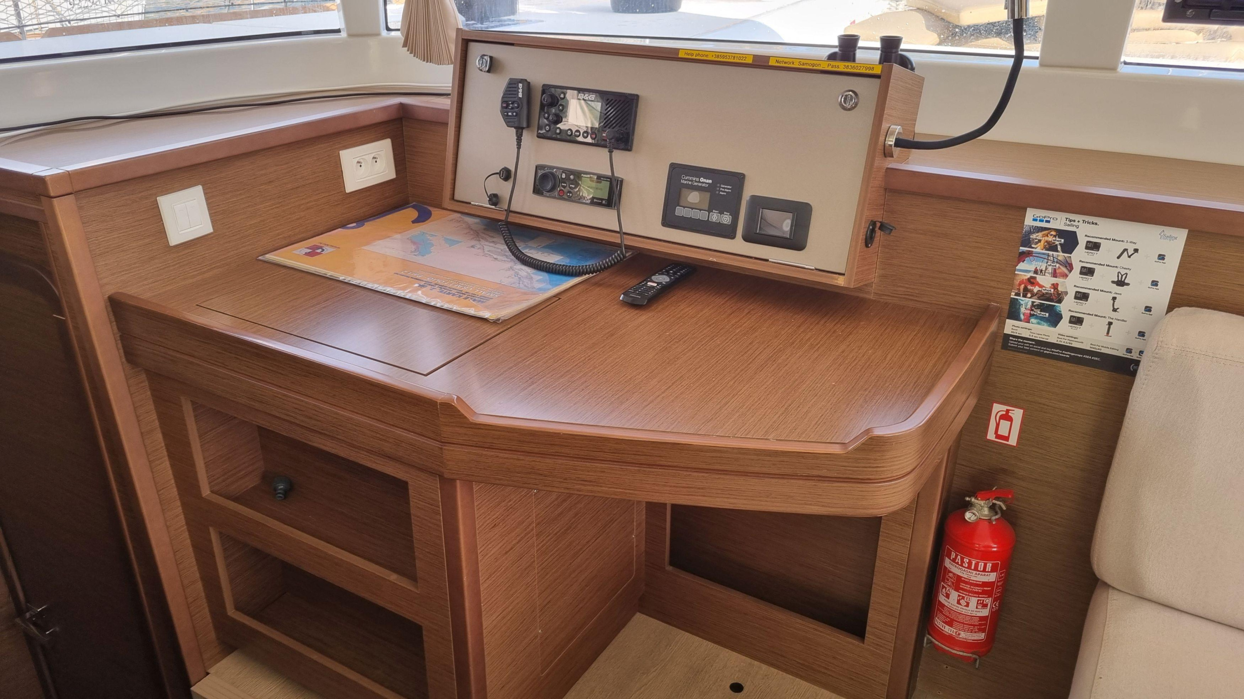 Lagoon 450F — photo 14