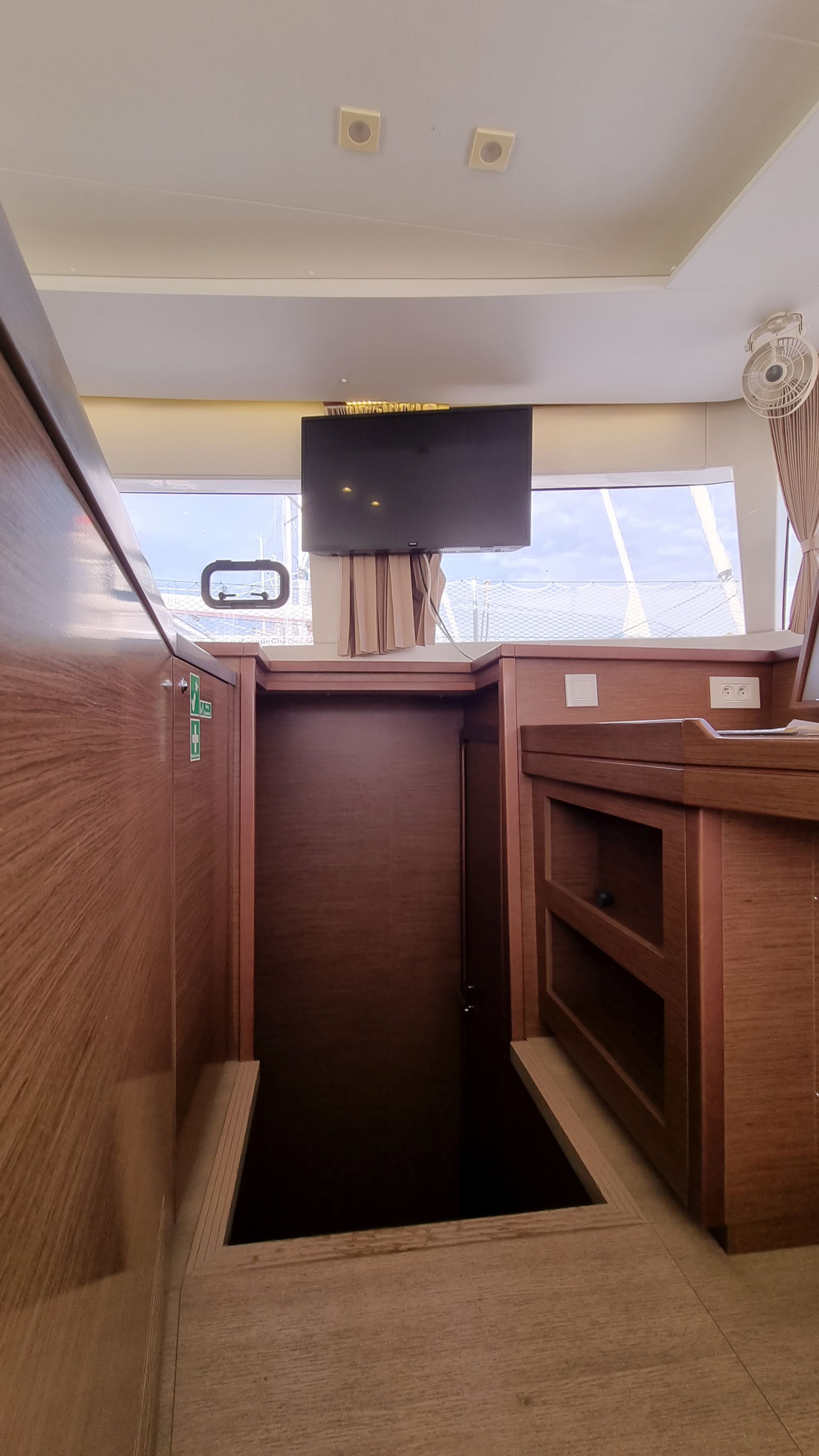 Lagoon 450F — photo 15