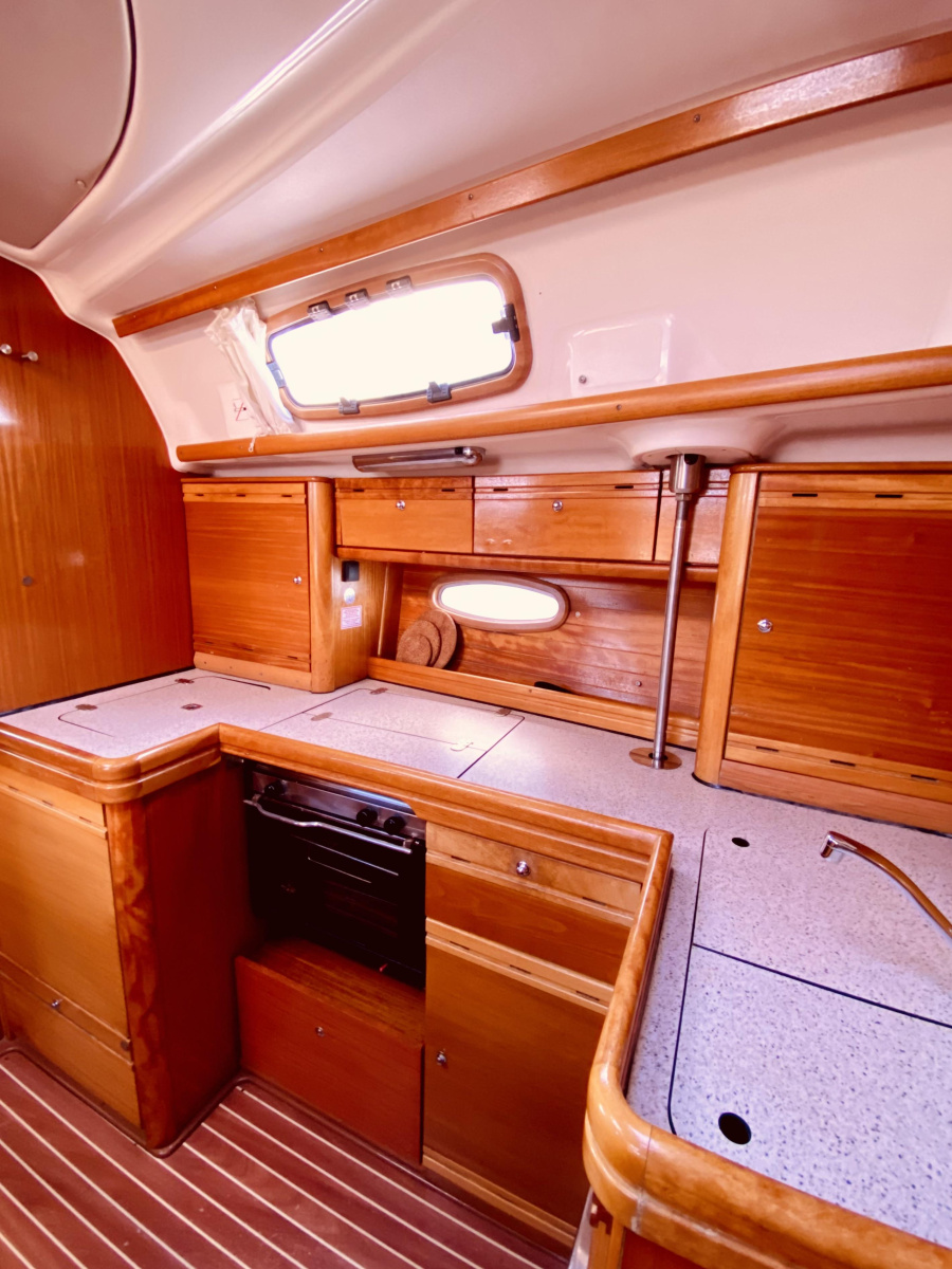 Bavaria 42 Cruiser — photo 9