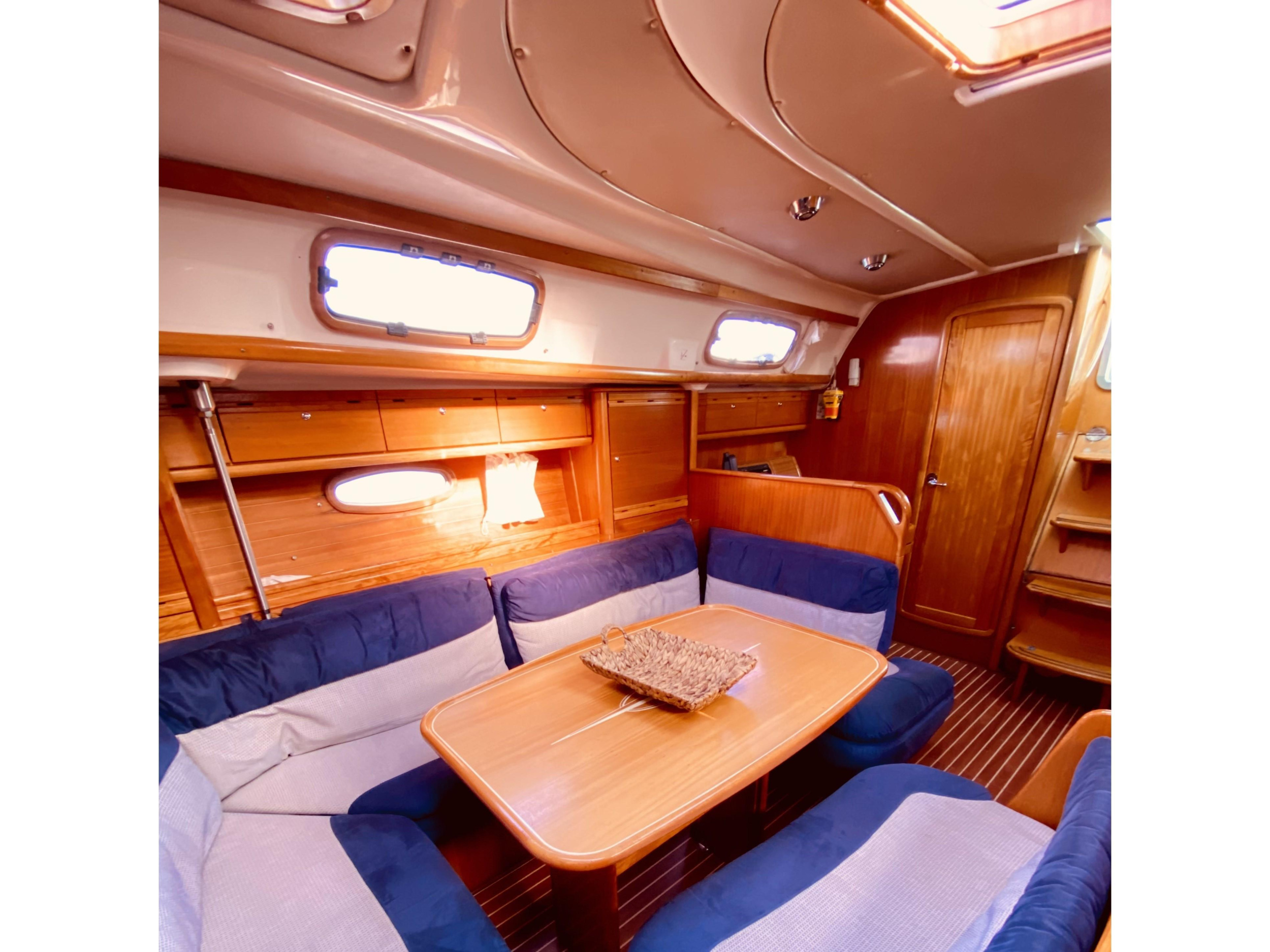 Bavaria 42 Cruiser — photo 10