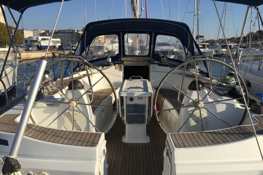 Bavaria 49 — photo 3