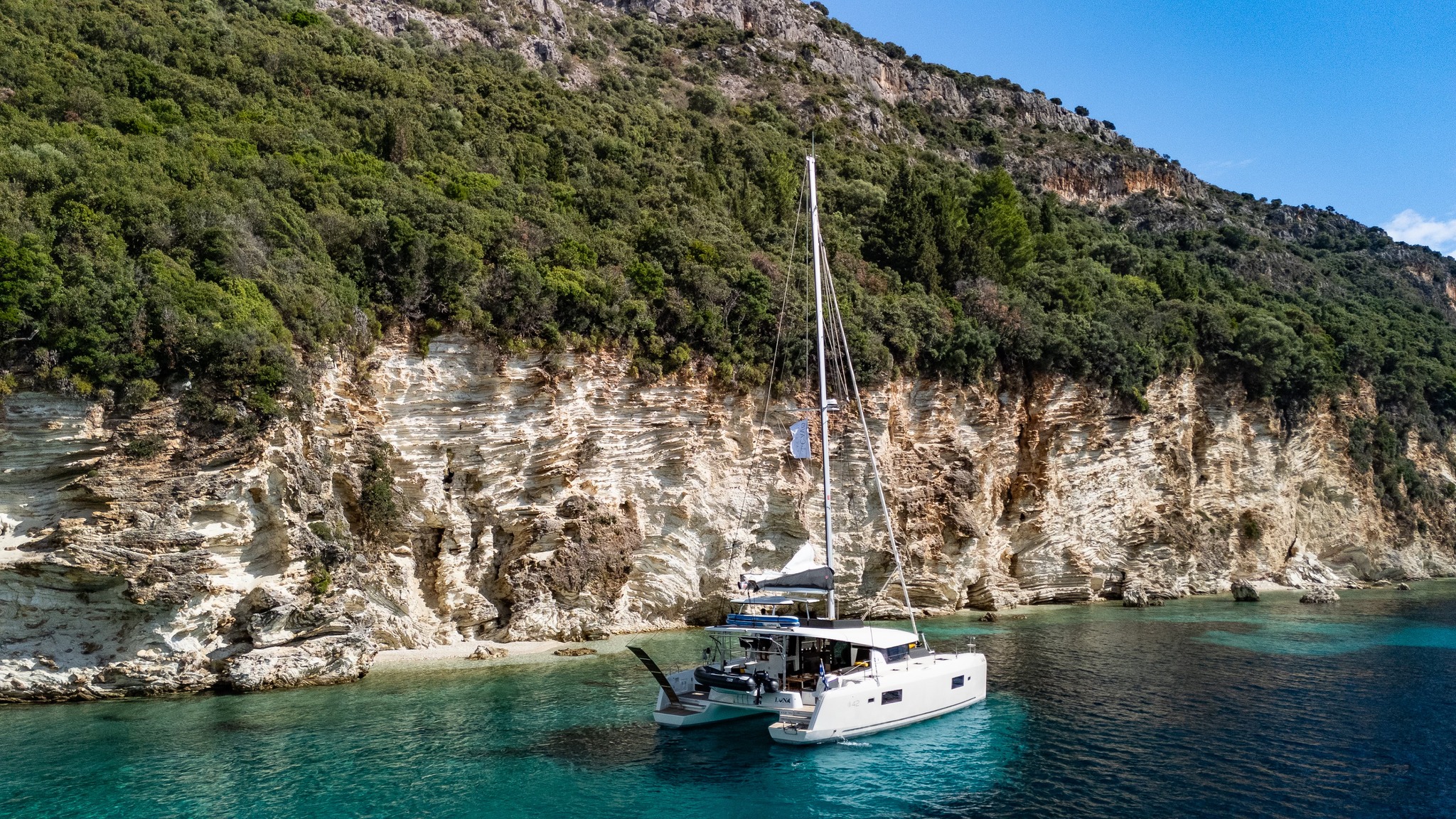 Lagoon 42 — photo 10