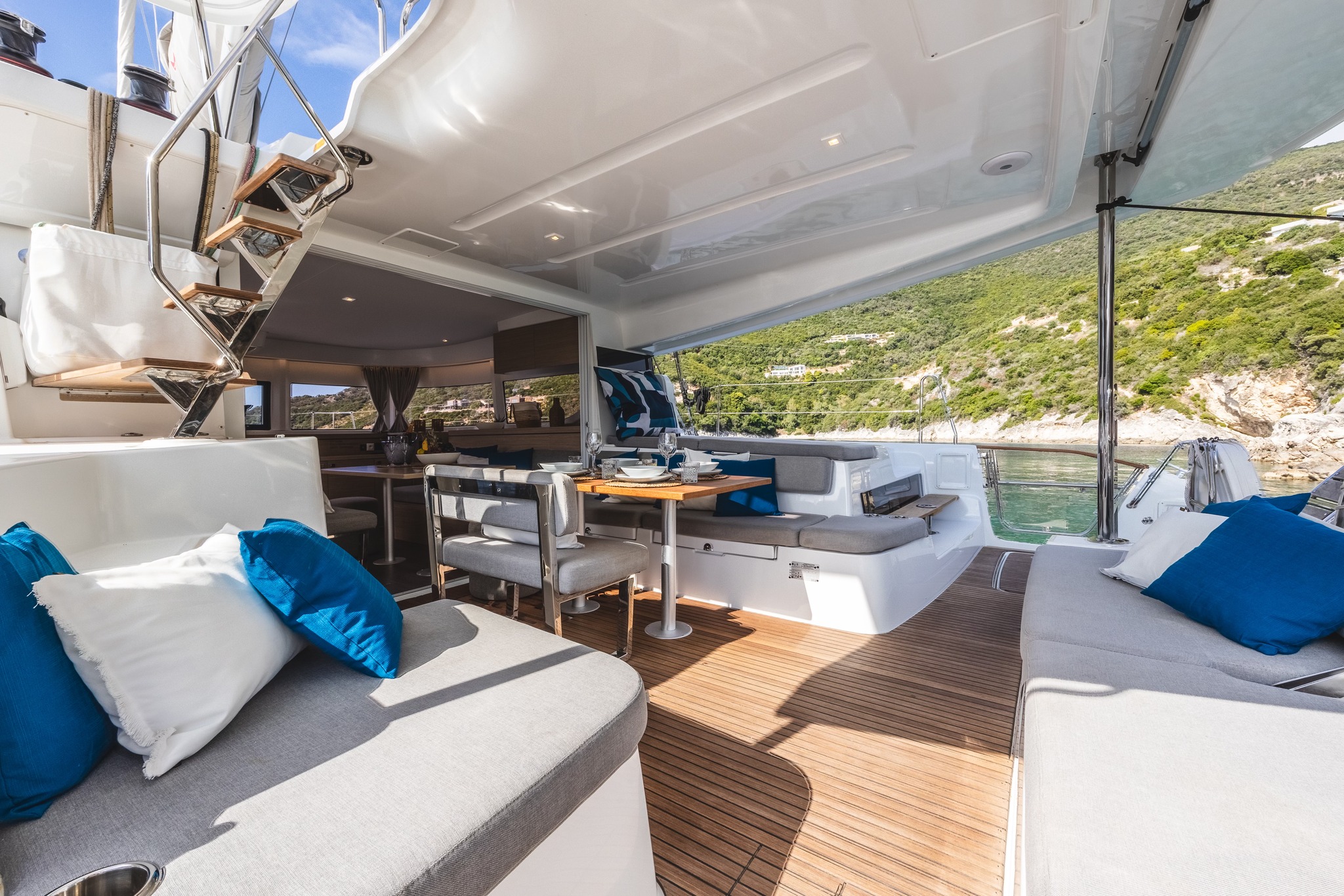 Lagoon 43 — photo 2