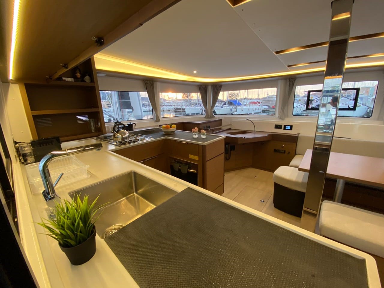Lagoon 46 — photo 9