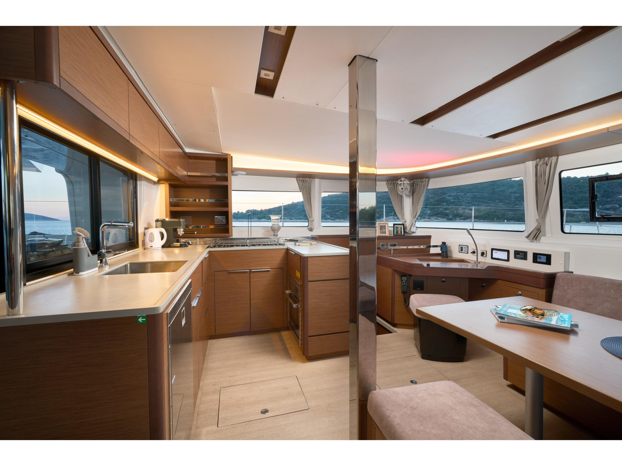 Lagoon 46 — photo 11