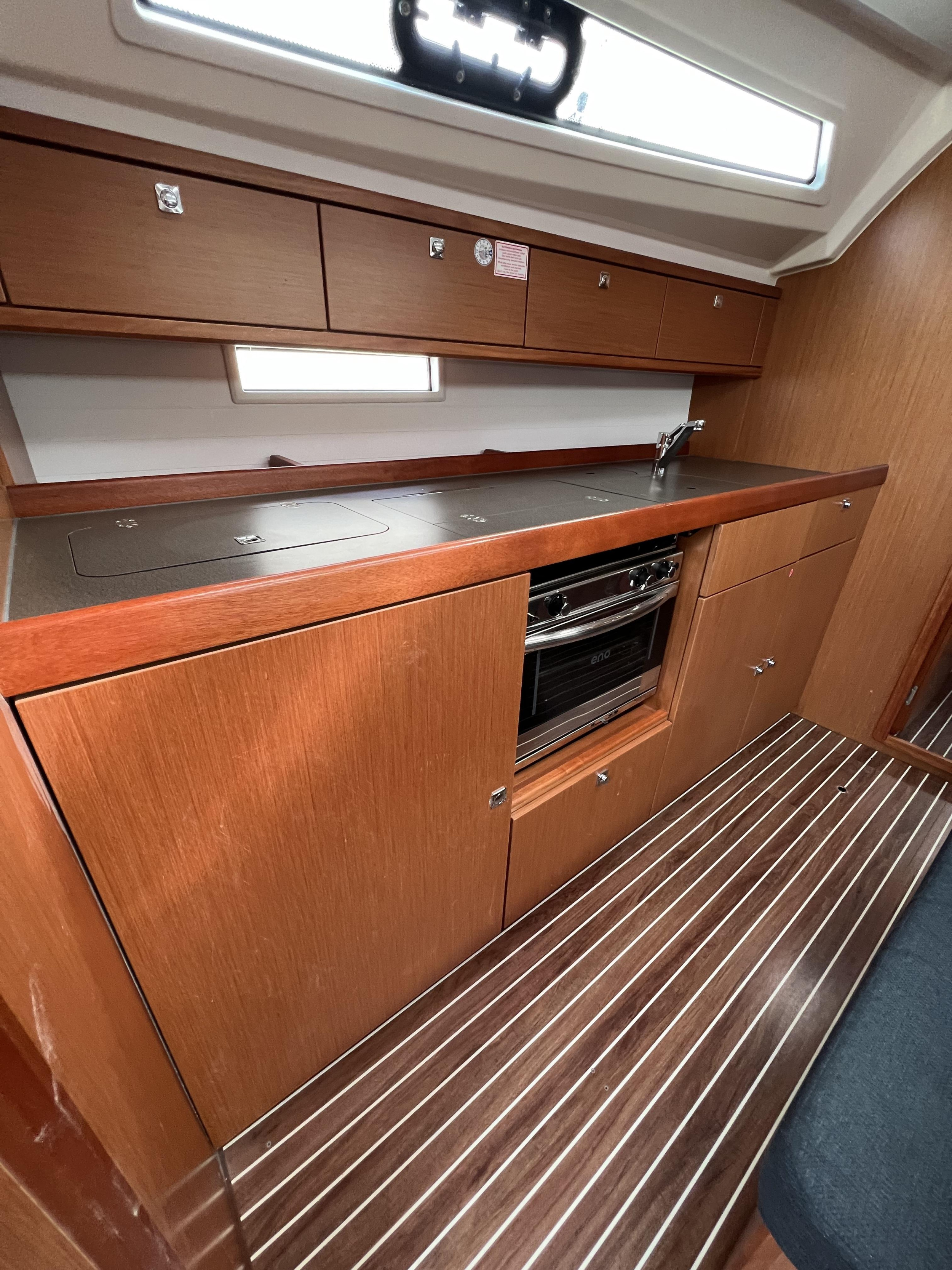 Bavaria C38 — photo 7