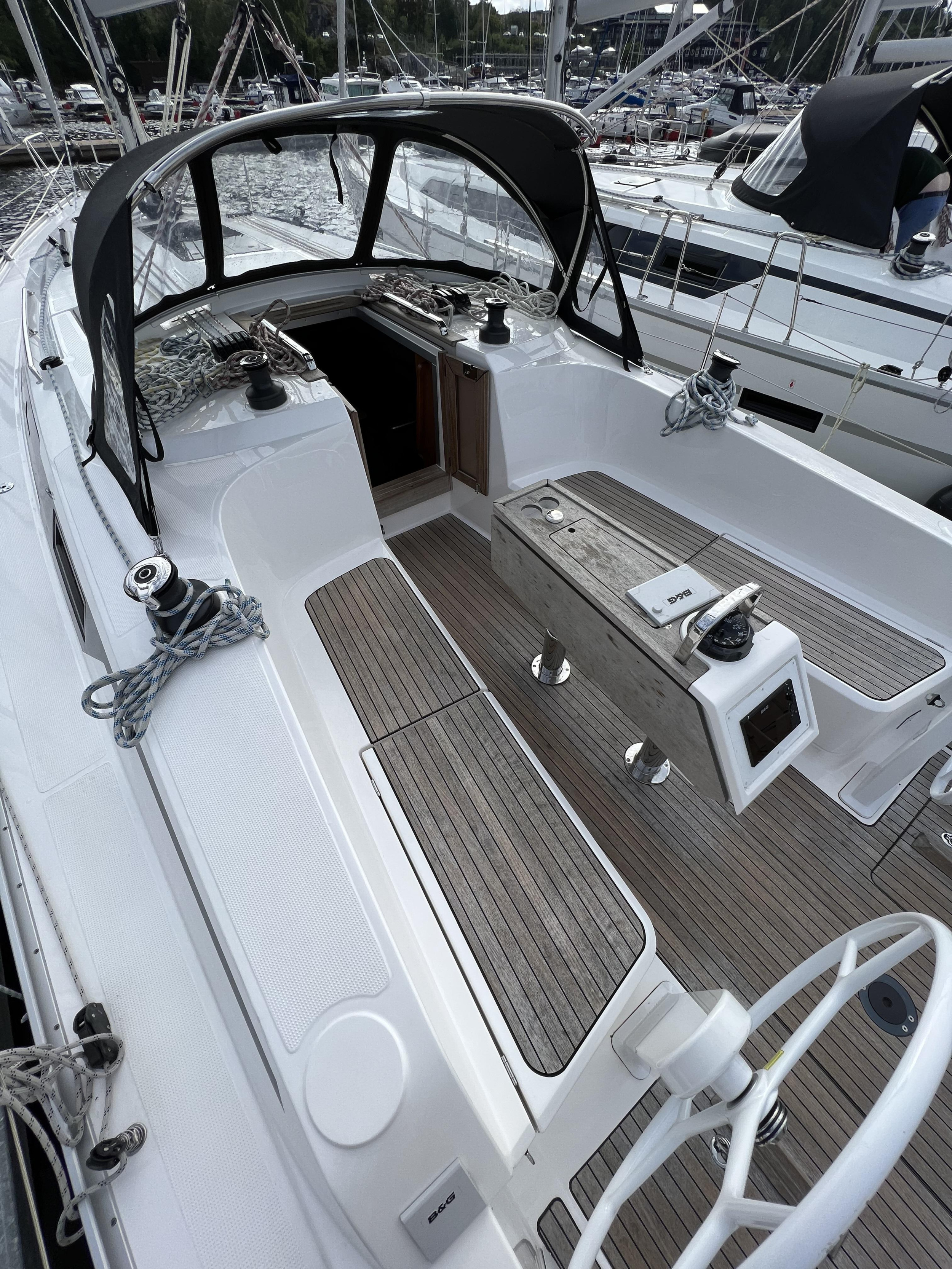 Bavaria C38 — photo 3