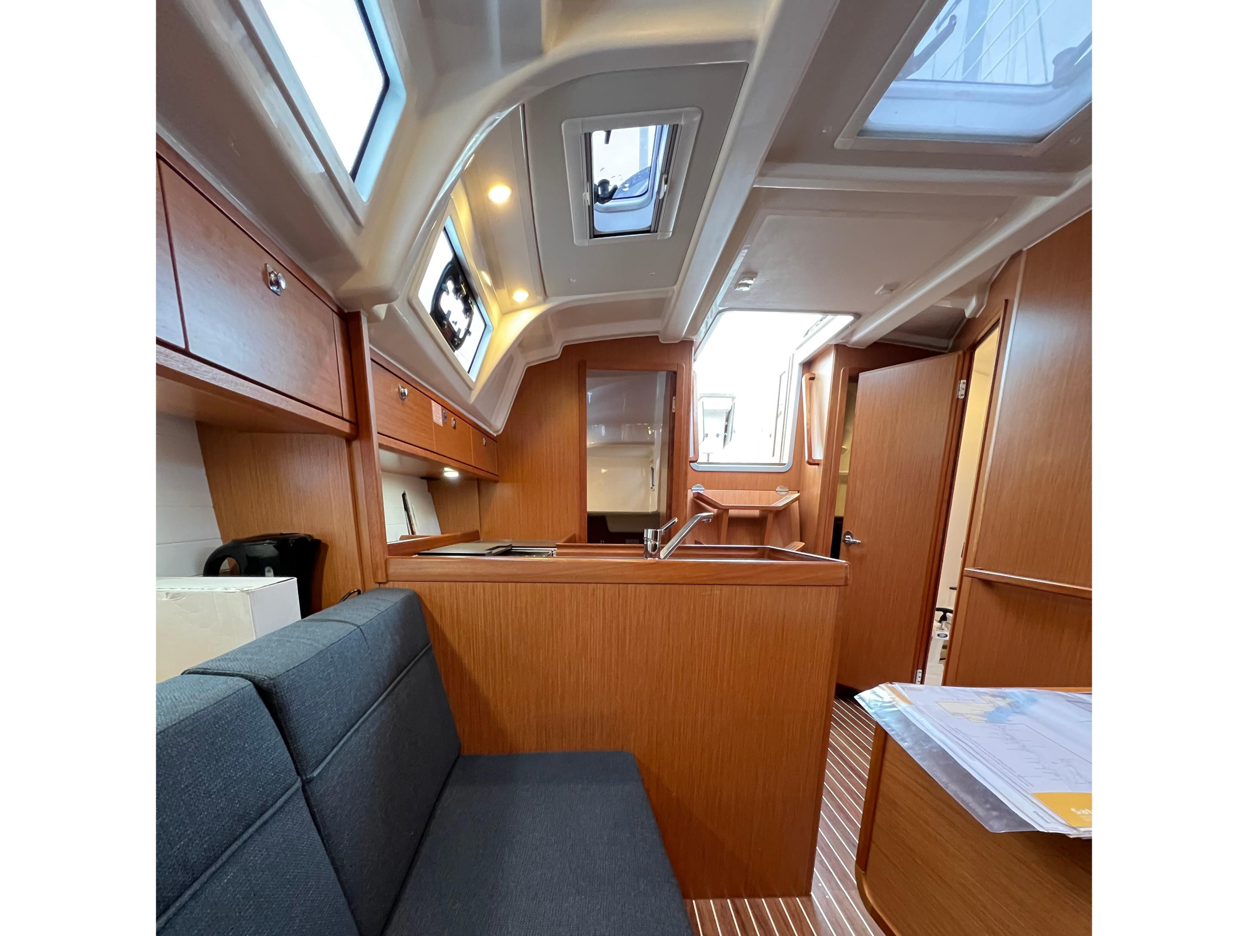 Bavaria C38 — photo 3
