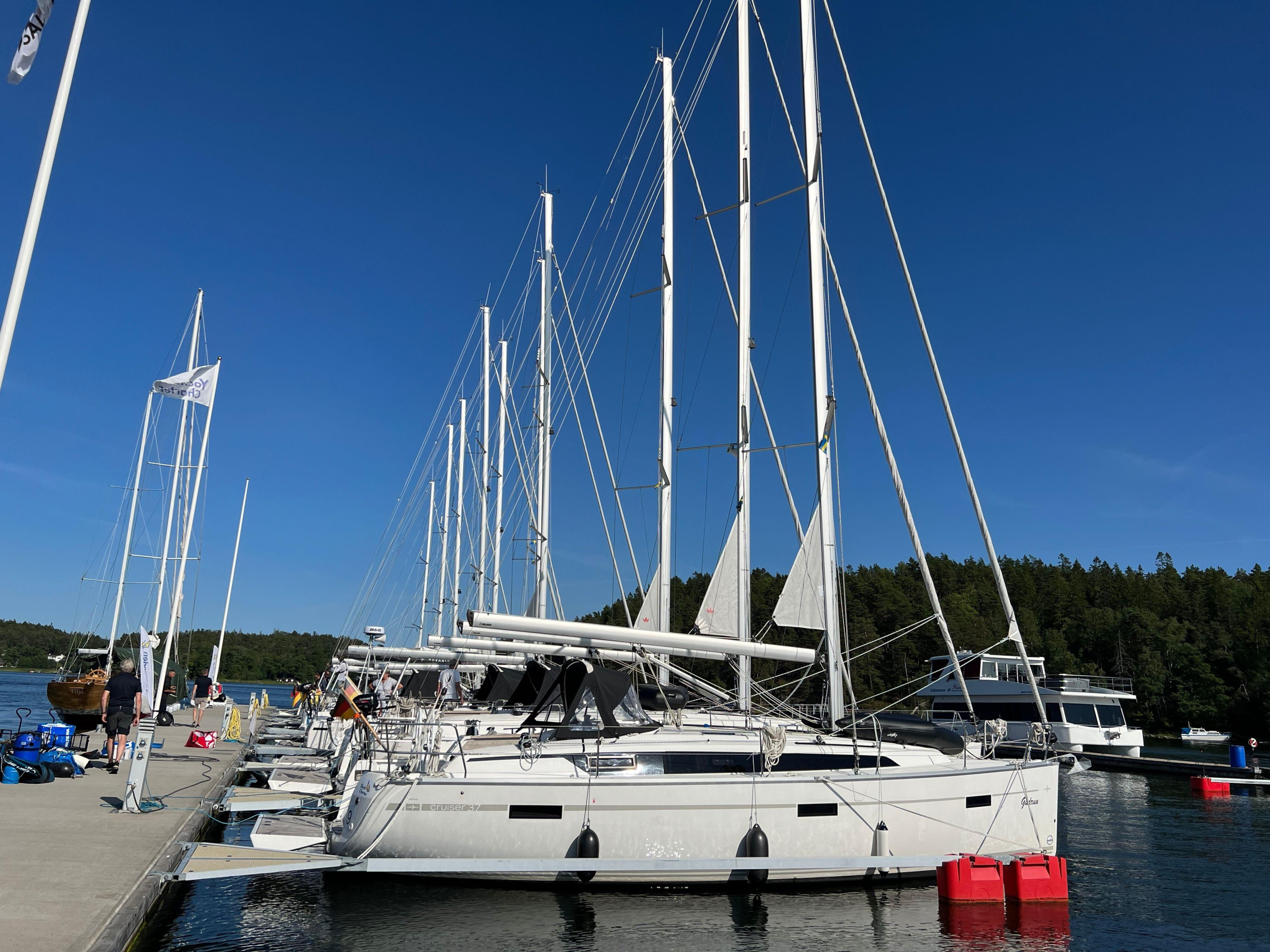 Bavaria Cruiser 37 — photo 1