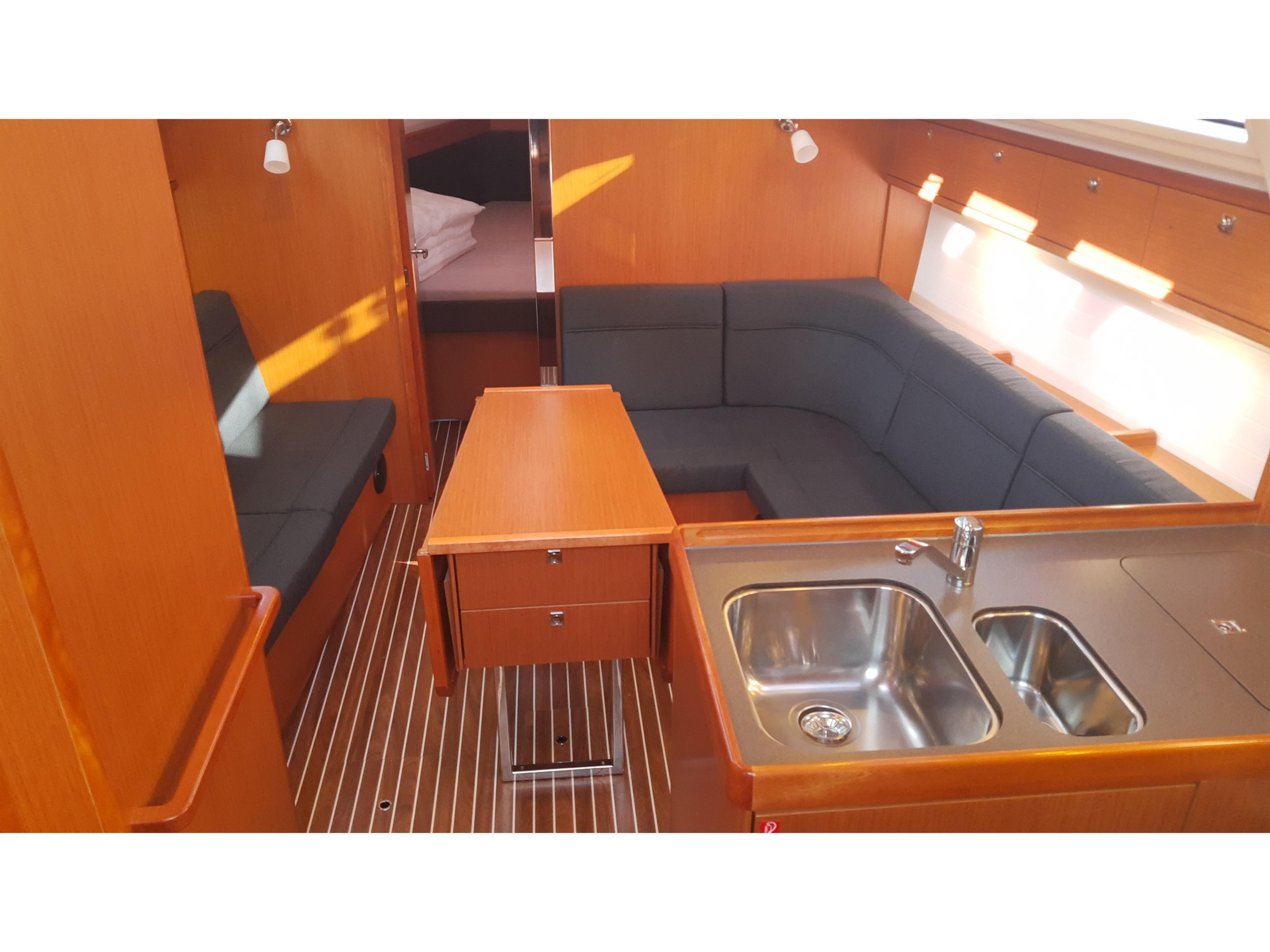 Bavaria Cruiser 37 — photo 2
