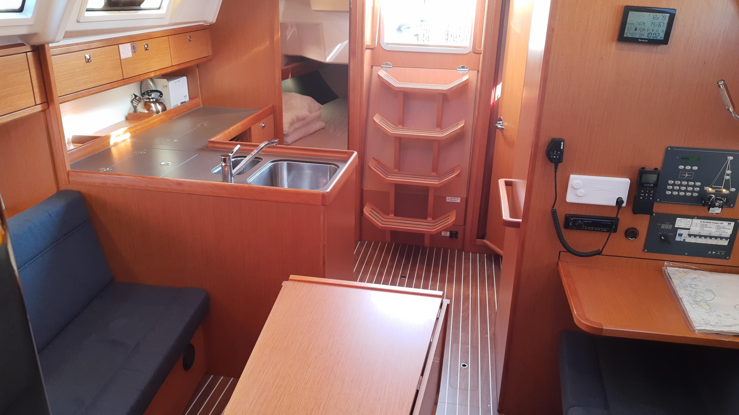 Bavaria Cruiser 37 — photo 6