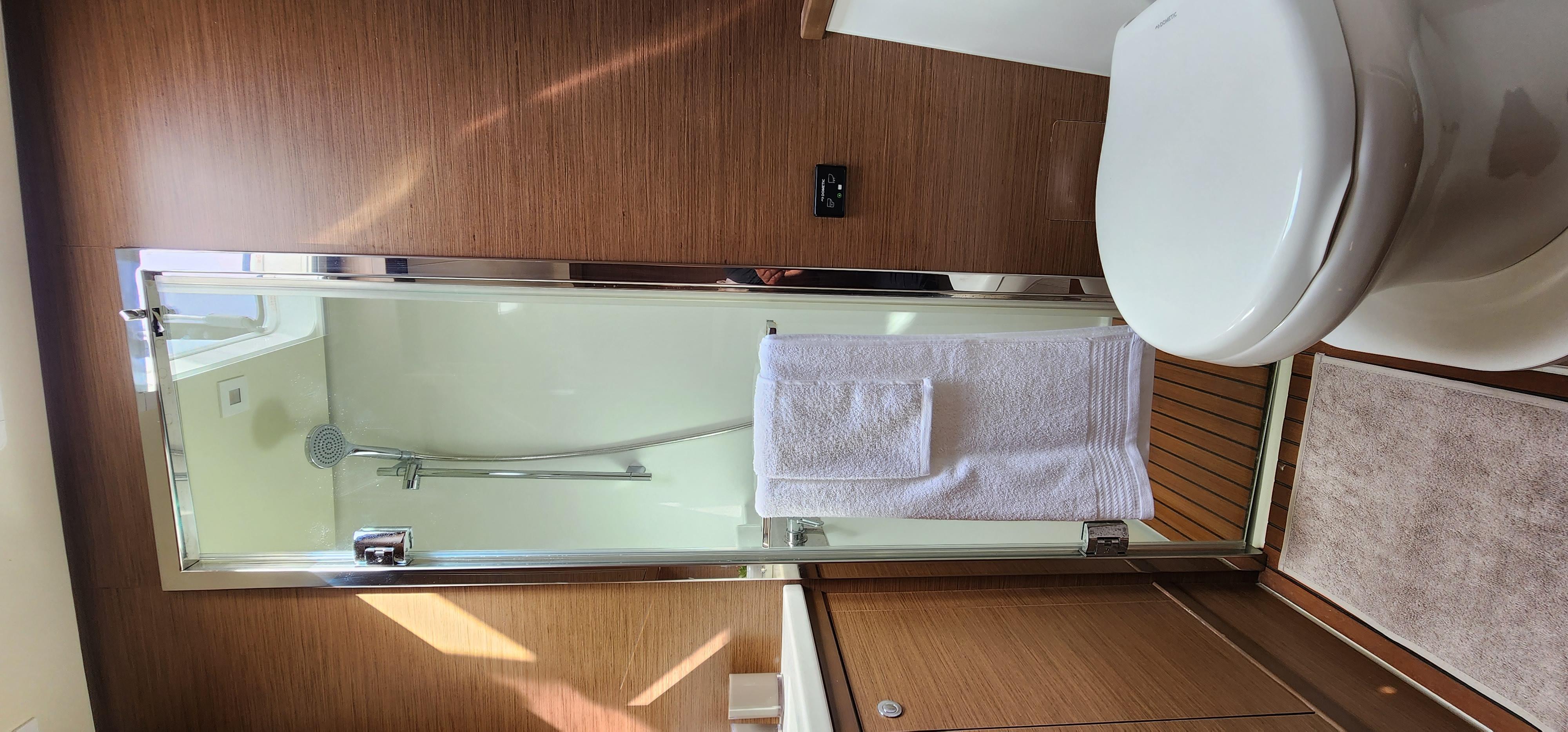 Lagoon 52F — photo 35