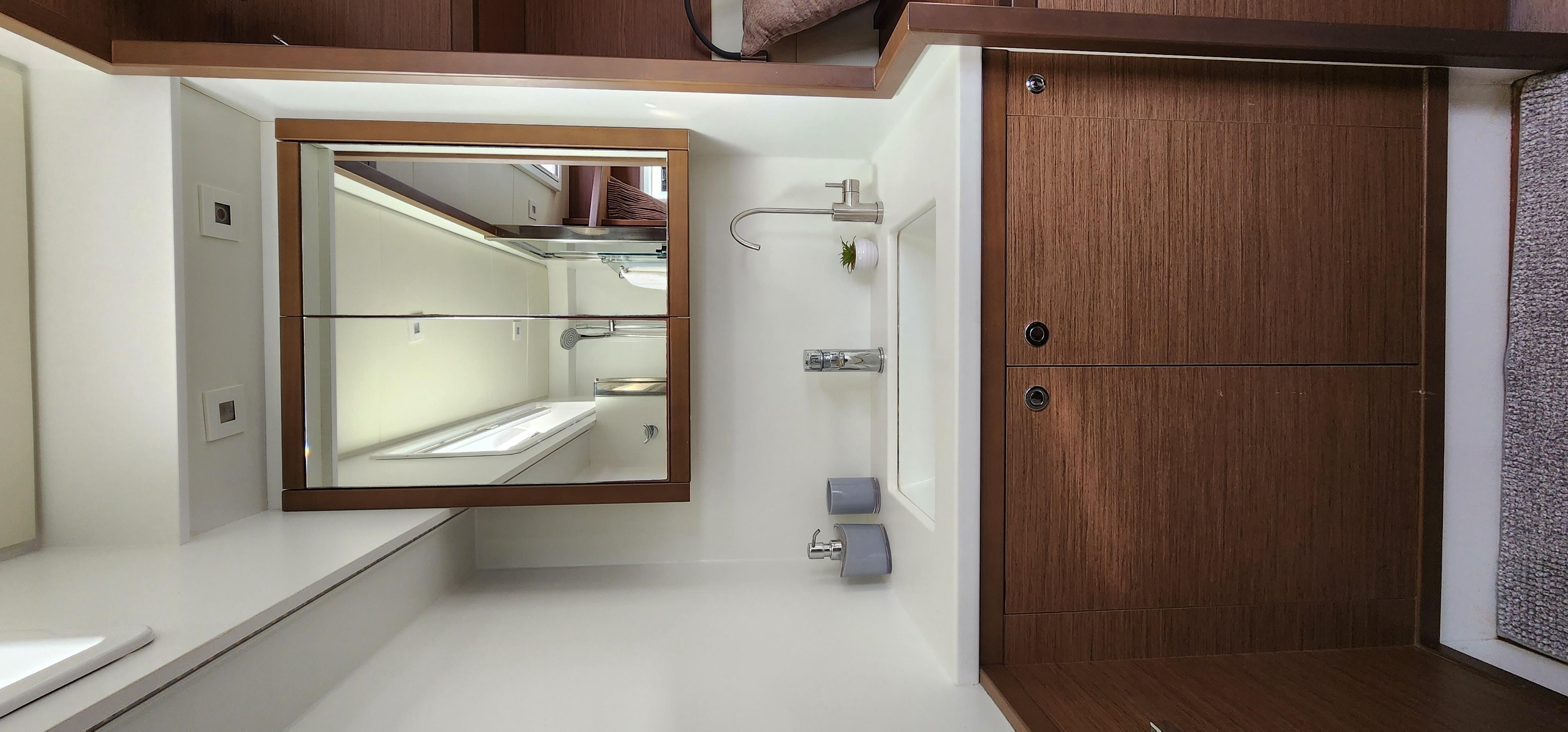 Lagoon 52F — photo 40