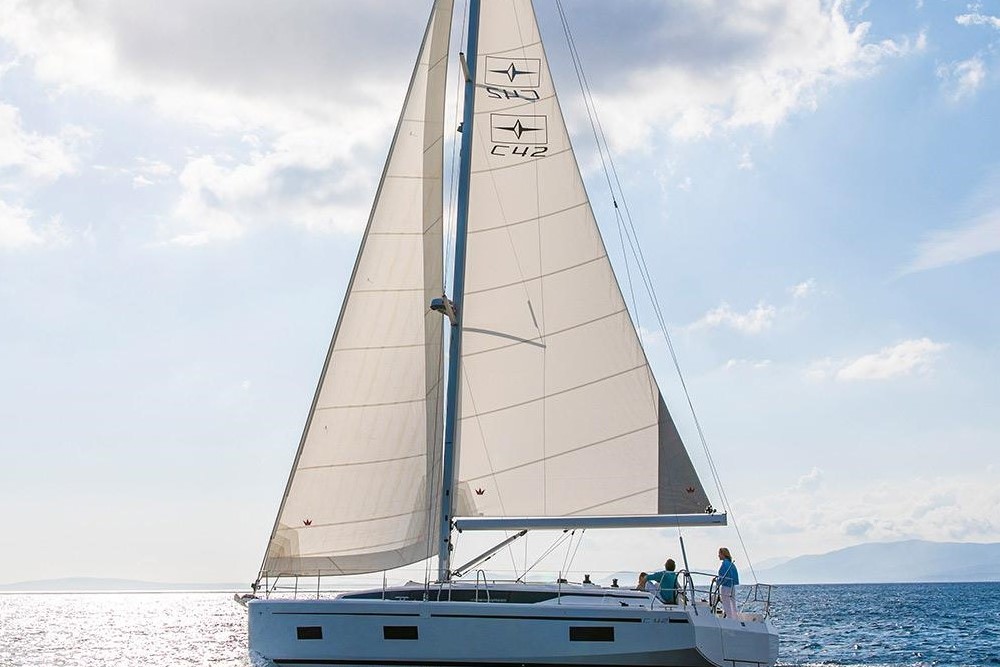 Bavaria C42 — photo 11