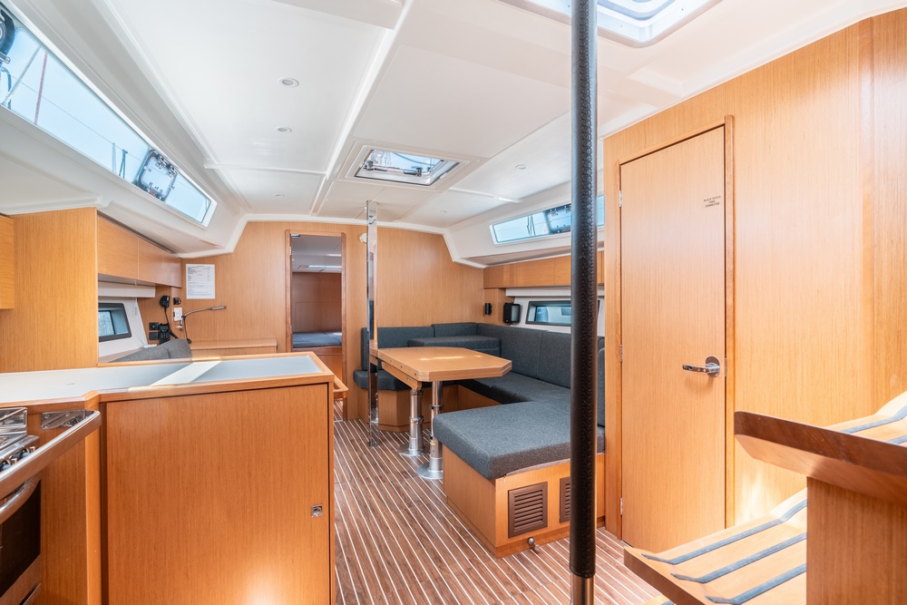 Bavaria C42 — photo 21