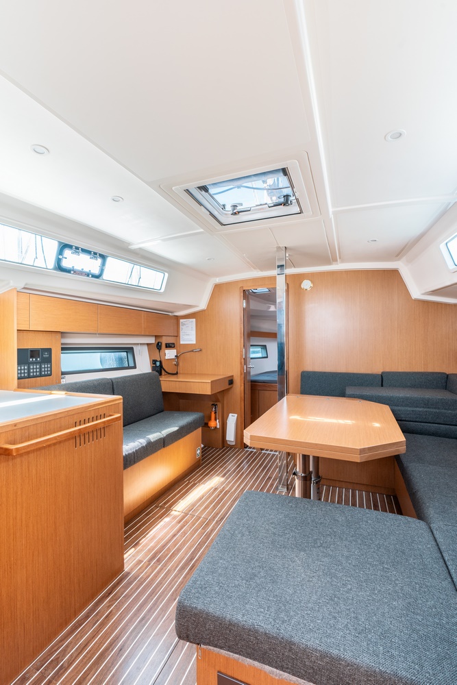 Bavaria C42 — photo 24