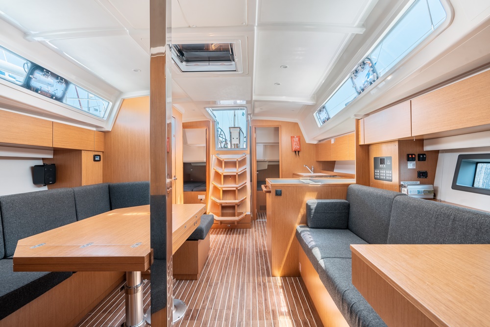 Bavaria C42 — photo 17