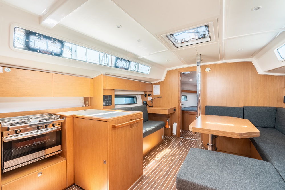 Bavaria C42 — photo 19