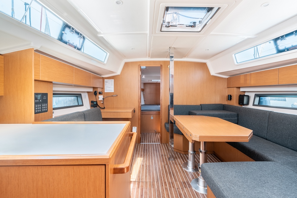 Bavaria C42 — photo 3