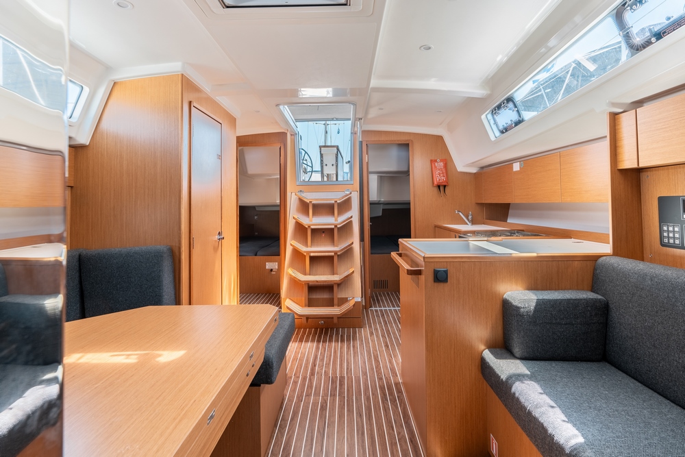 Bavaria C42 — photo 18
