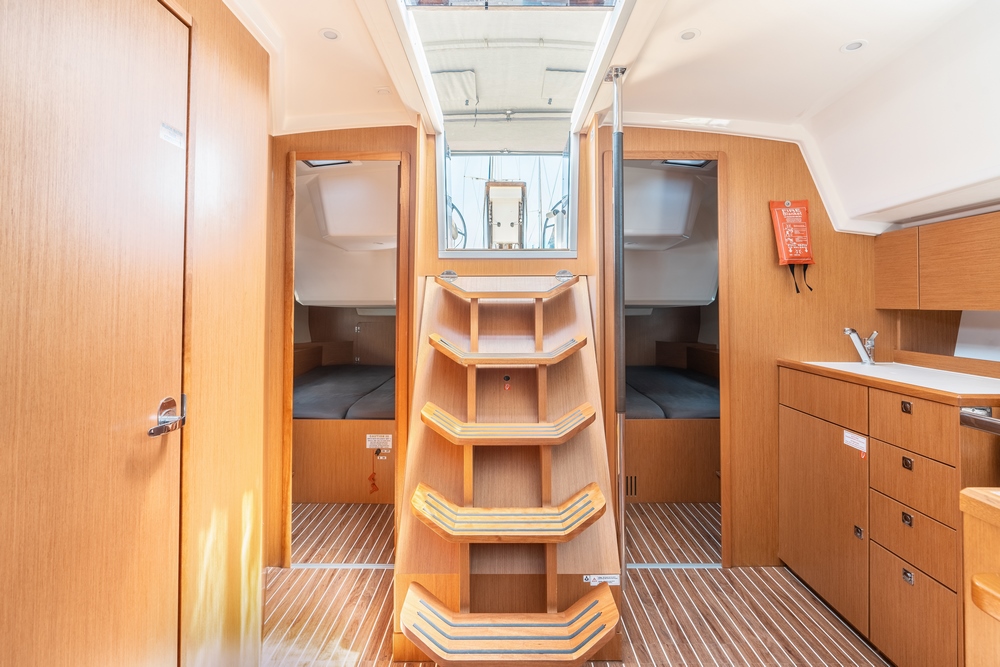 Bavaria C42 — photo 23