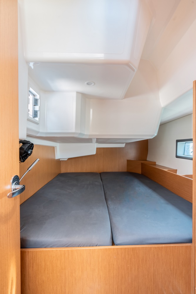 Bavaria C42 — photo 13