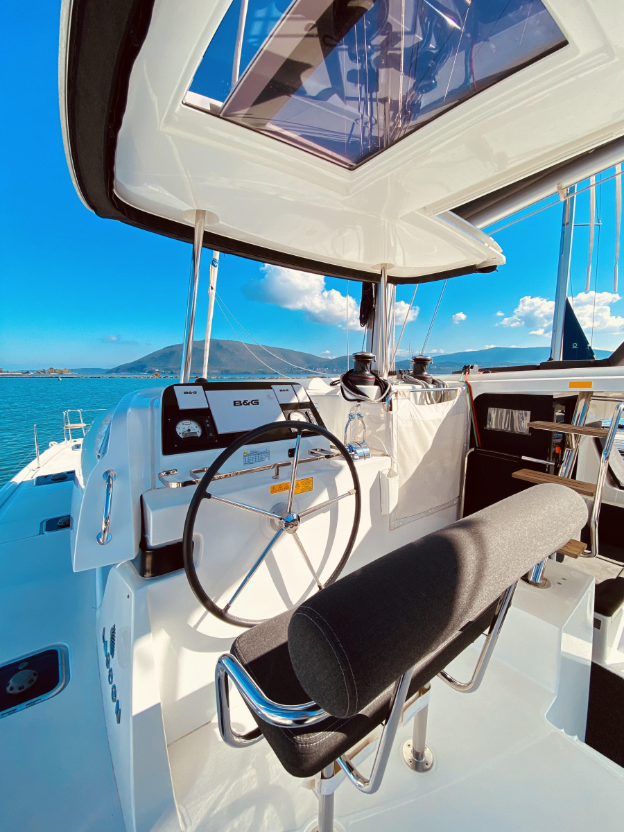 Lagoon 42 — photo 2