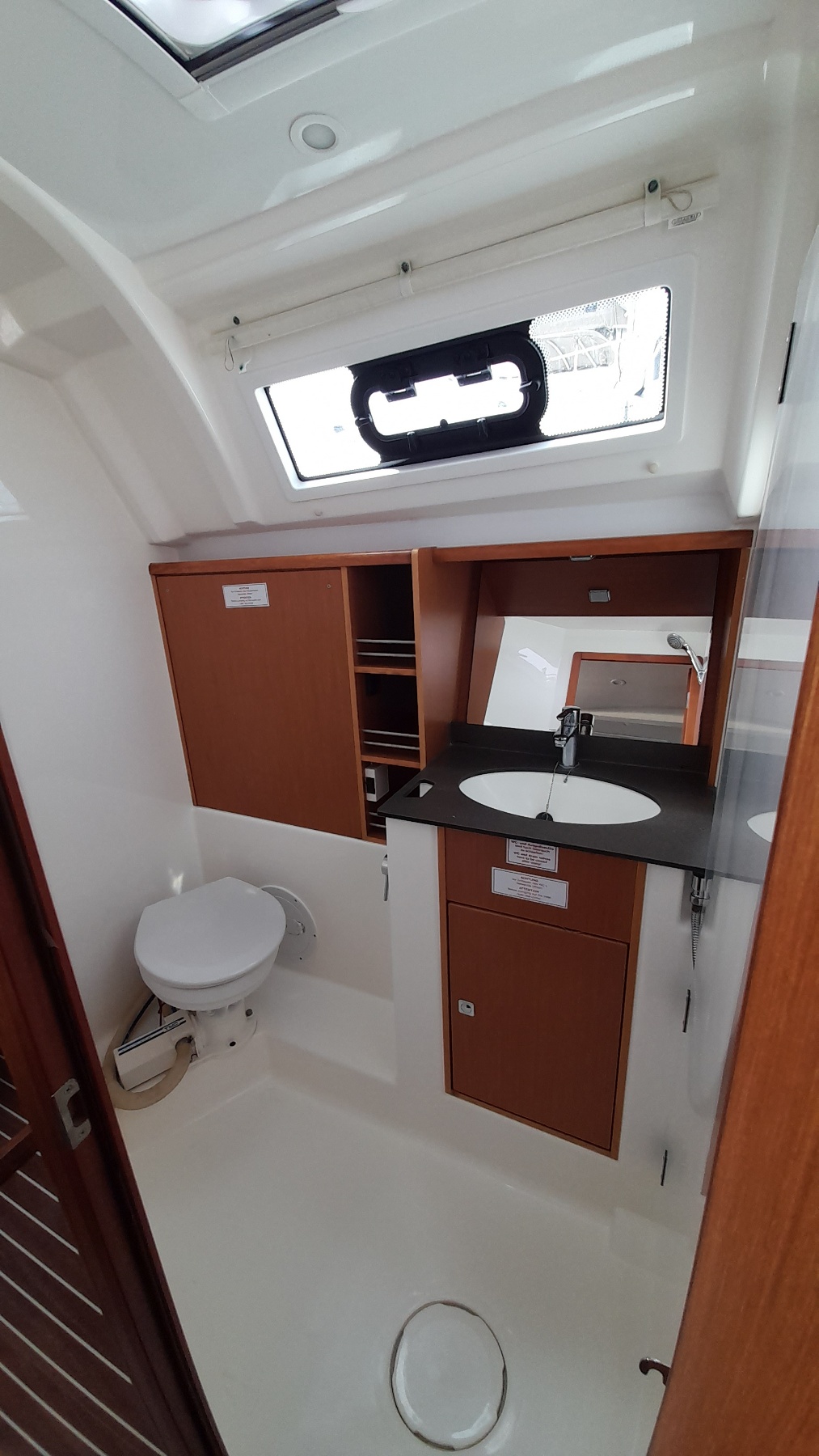 Bavaria 37 Cruiser — photo 17