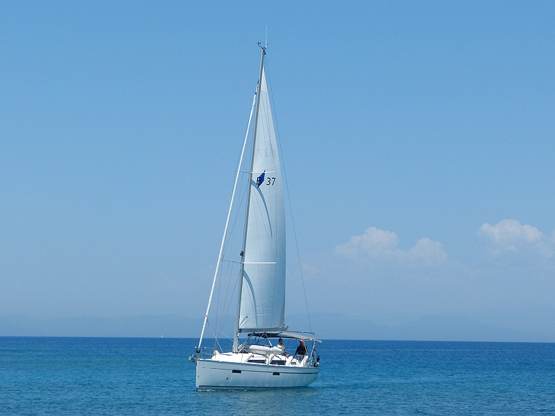 Bavaria 37 Cruiser — photo 2