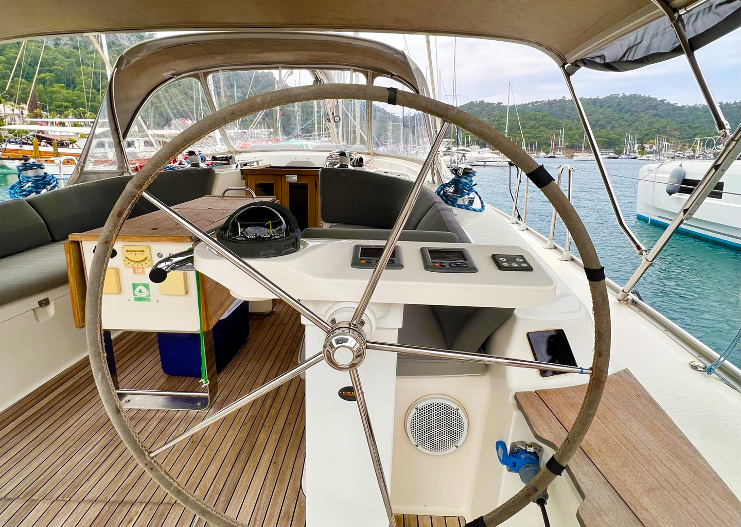 Bavaria 45 — photo 11