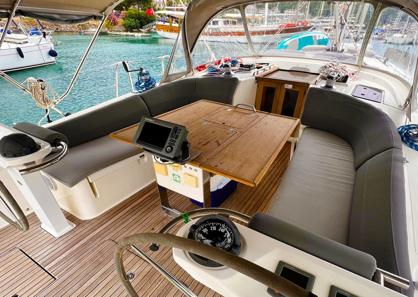 Bavaria 45 — photo 12