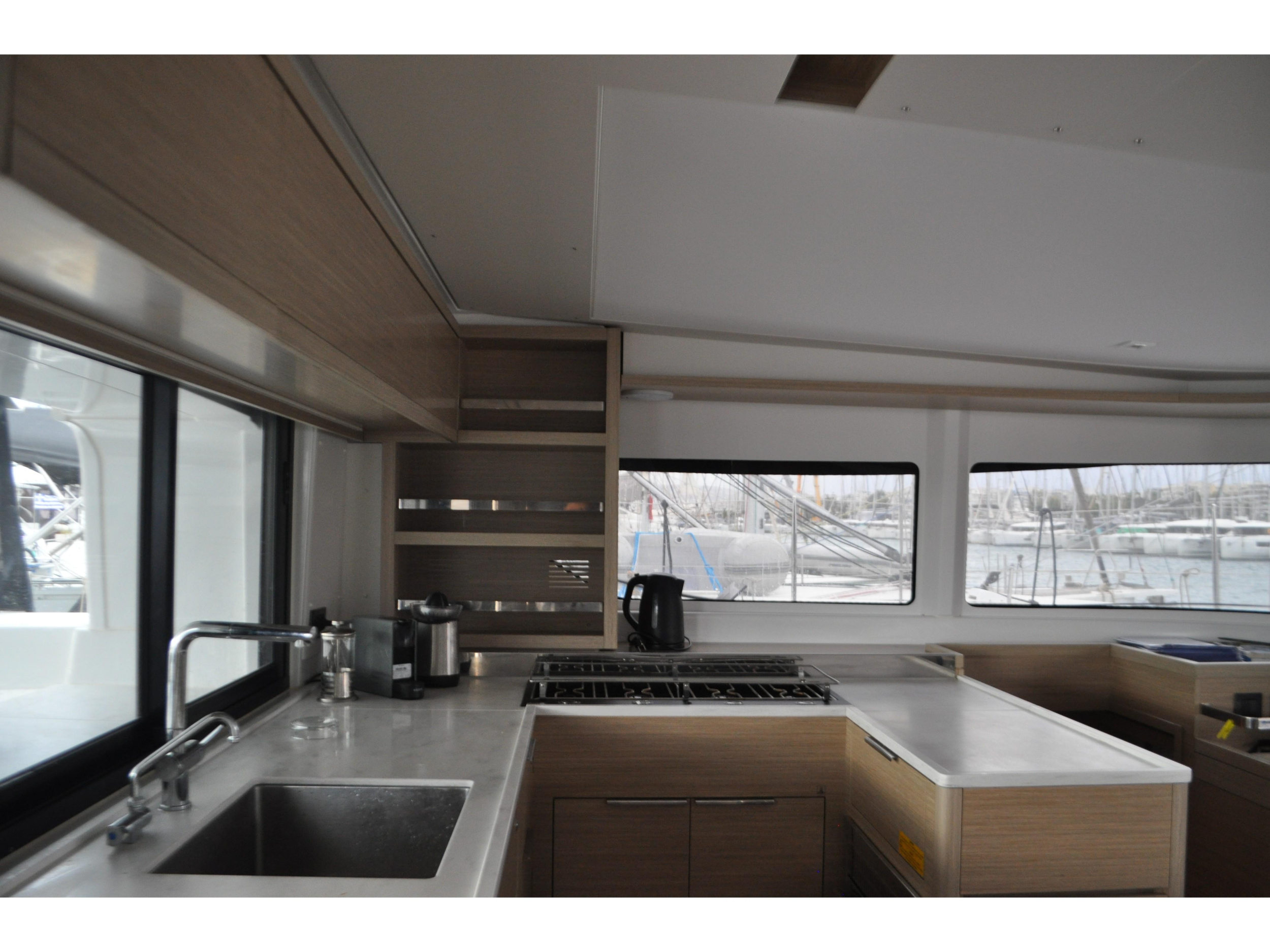 Lagoon 46 — photo 9