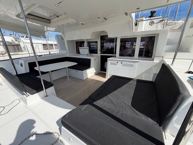 Lagoon 450 Fly — photo 13