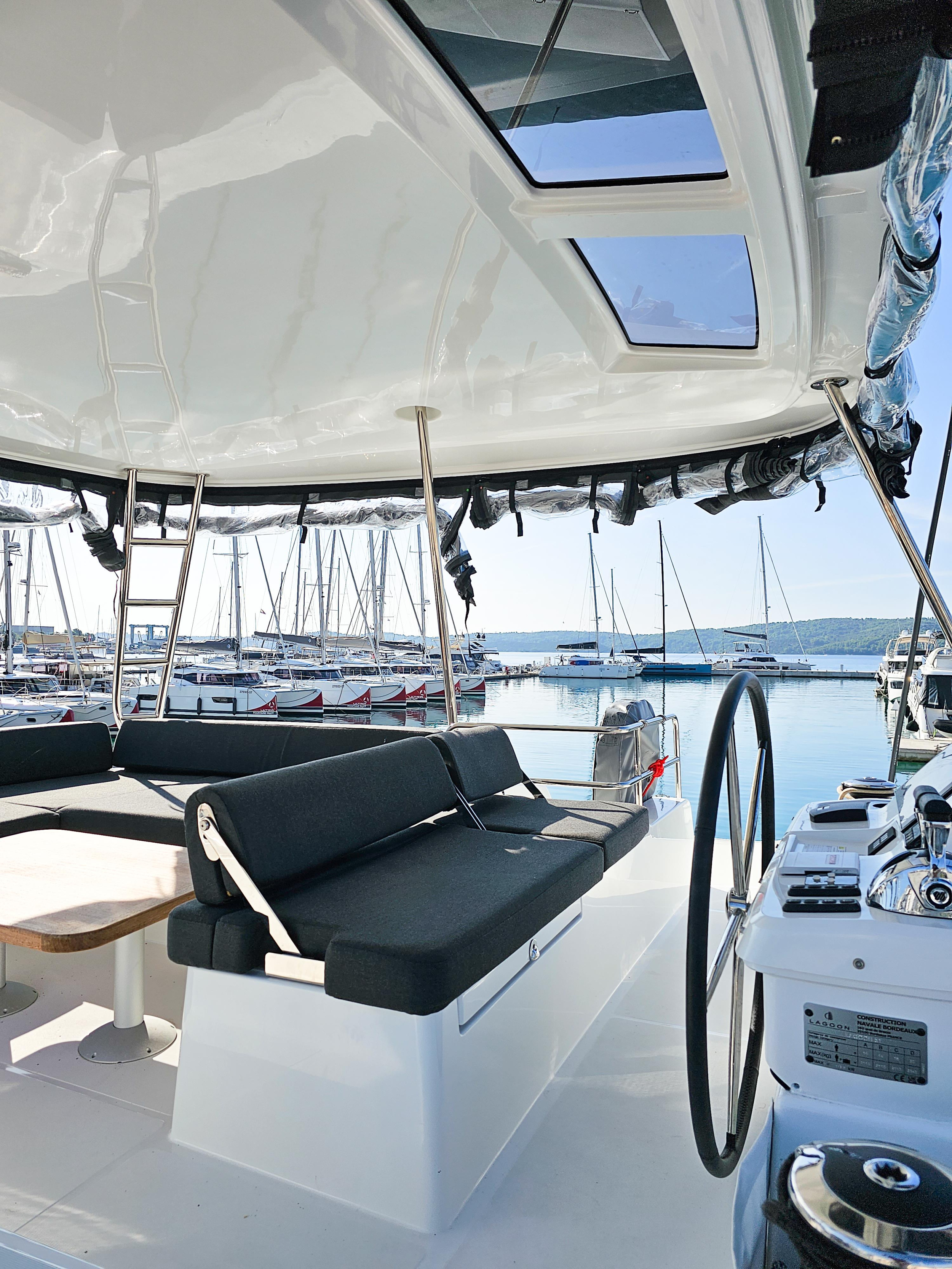 Lagoon 51 Fly — photo 12
