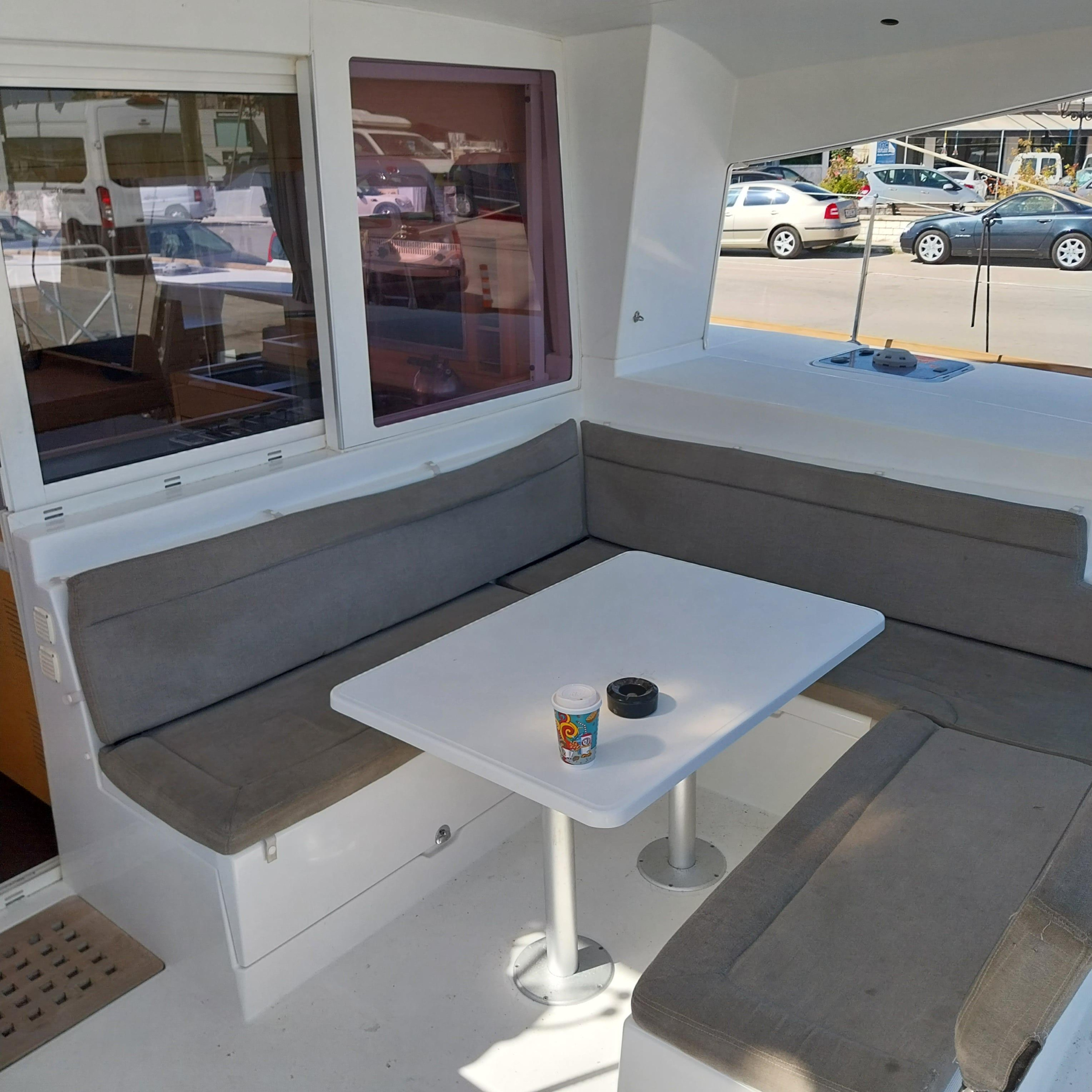 Lagoon 400 S2 — photo 2