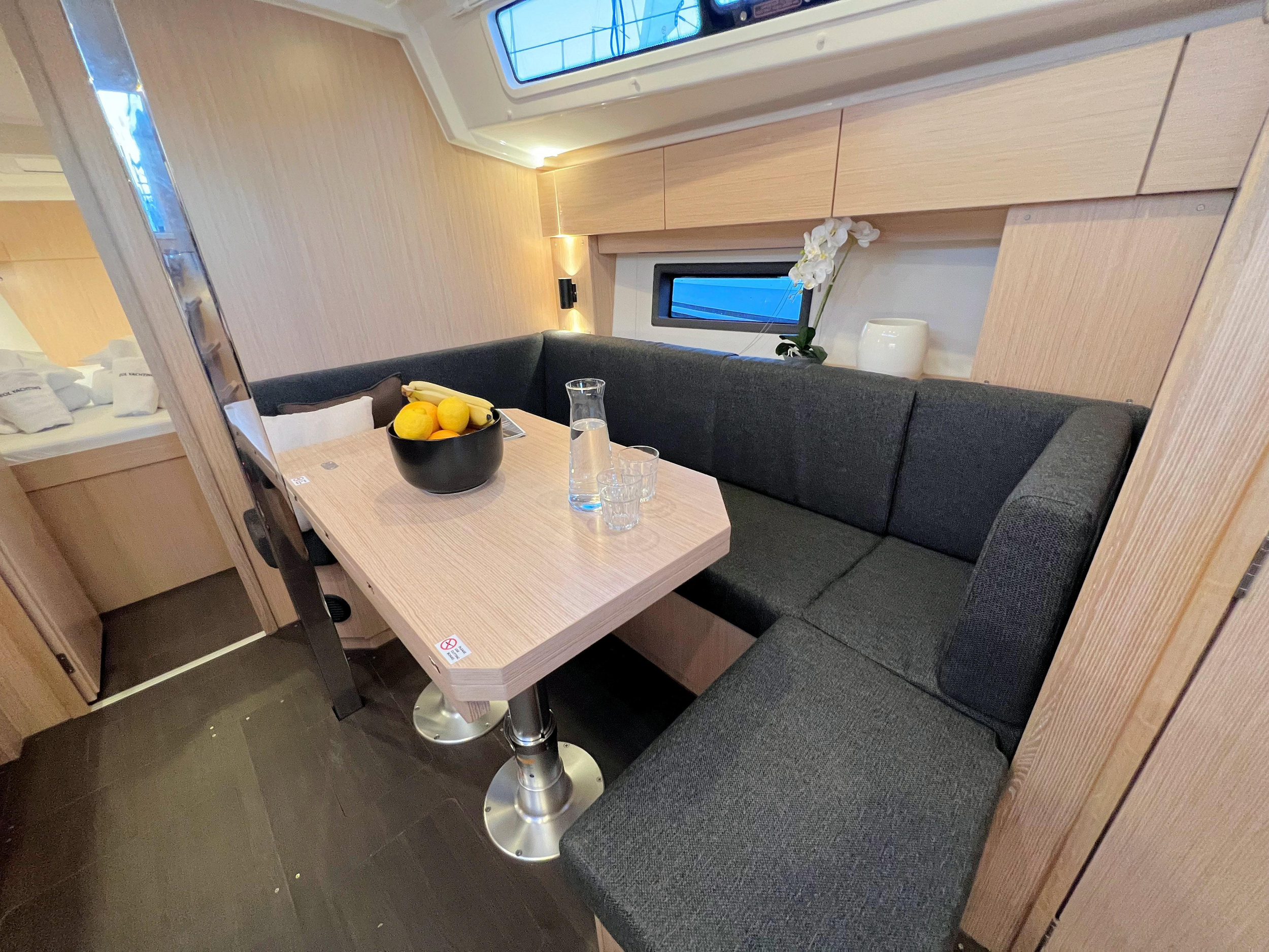 Bavaria C38 — photo 30