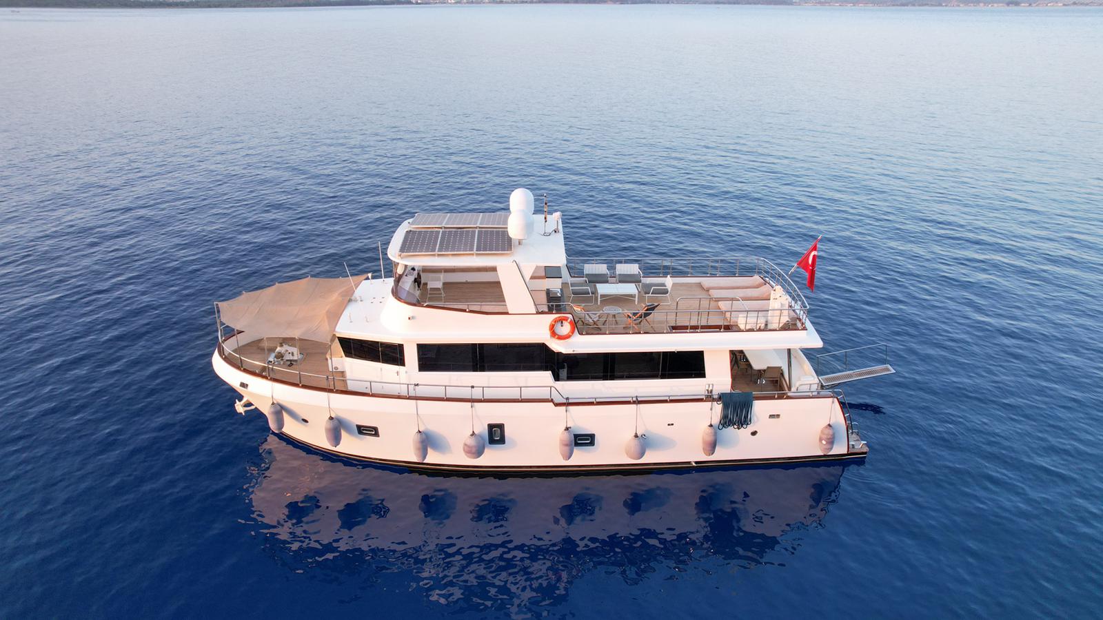 Custom built Motoryacht — photo 9